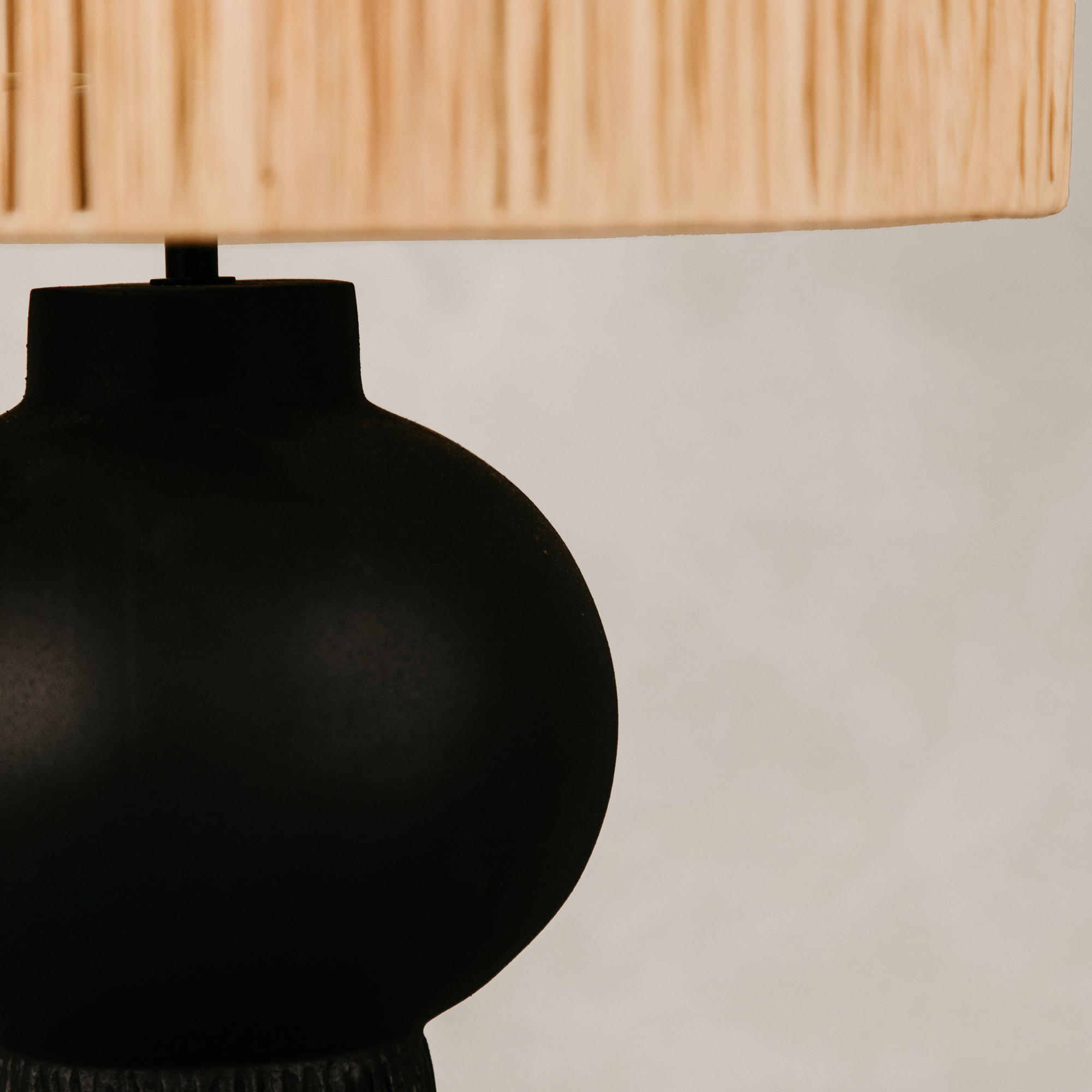 Indebe Ribbed Table Lamp with Raffia Shade – Charcoal