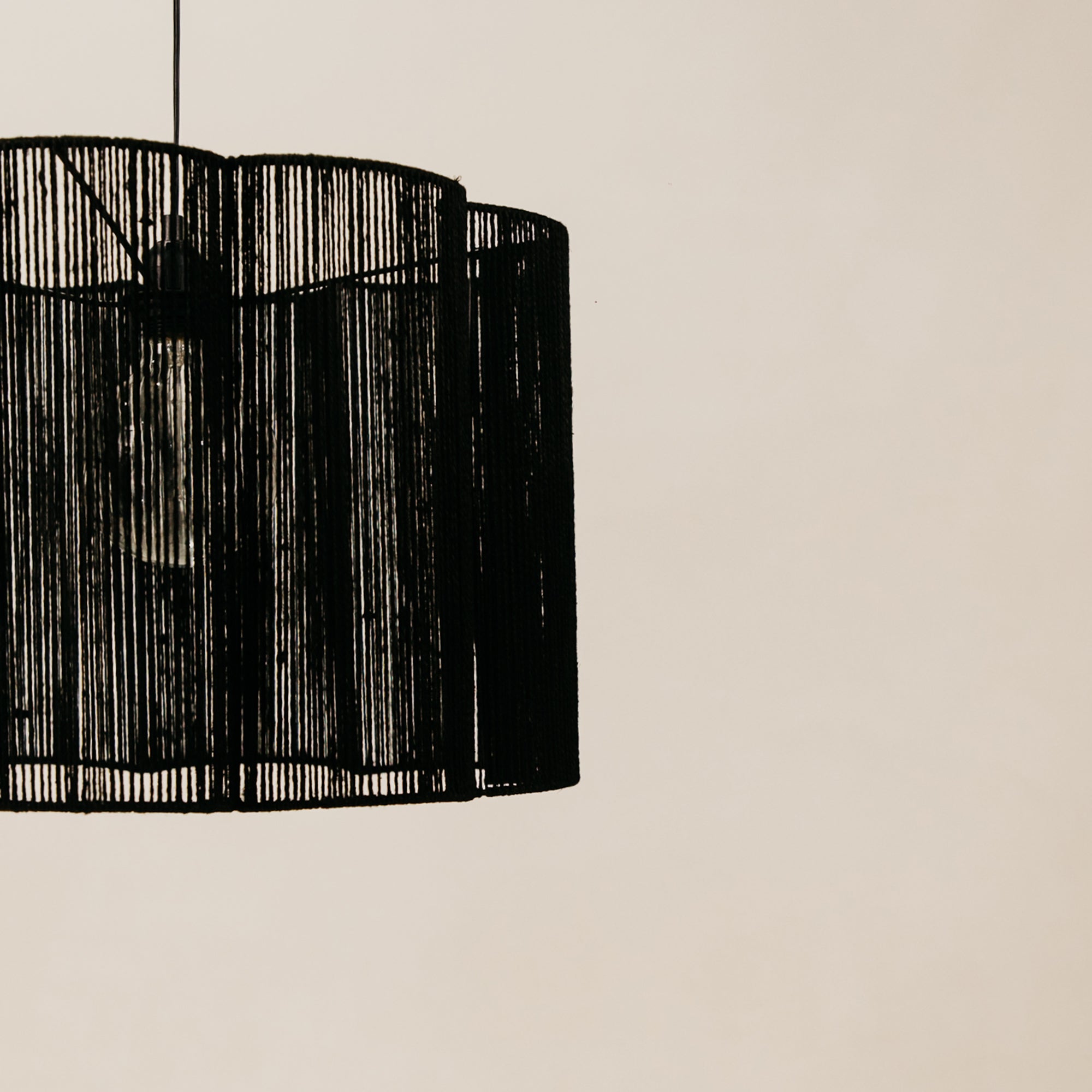 Scalopped Jute Pendant – Black