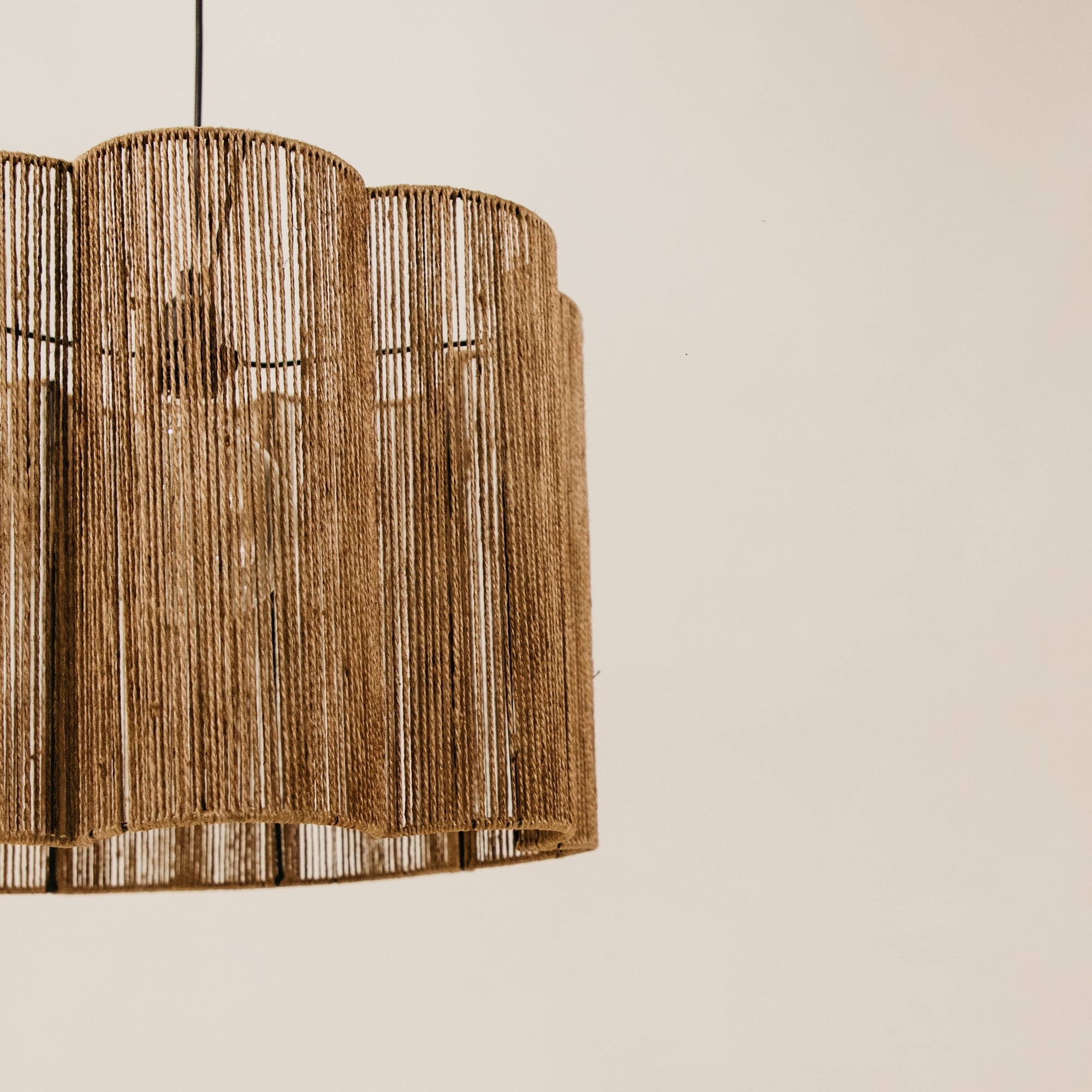 Scalopped Jute Pendant – Natural