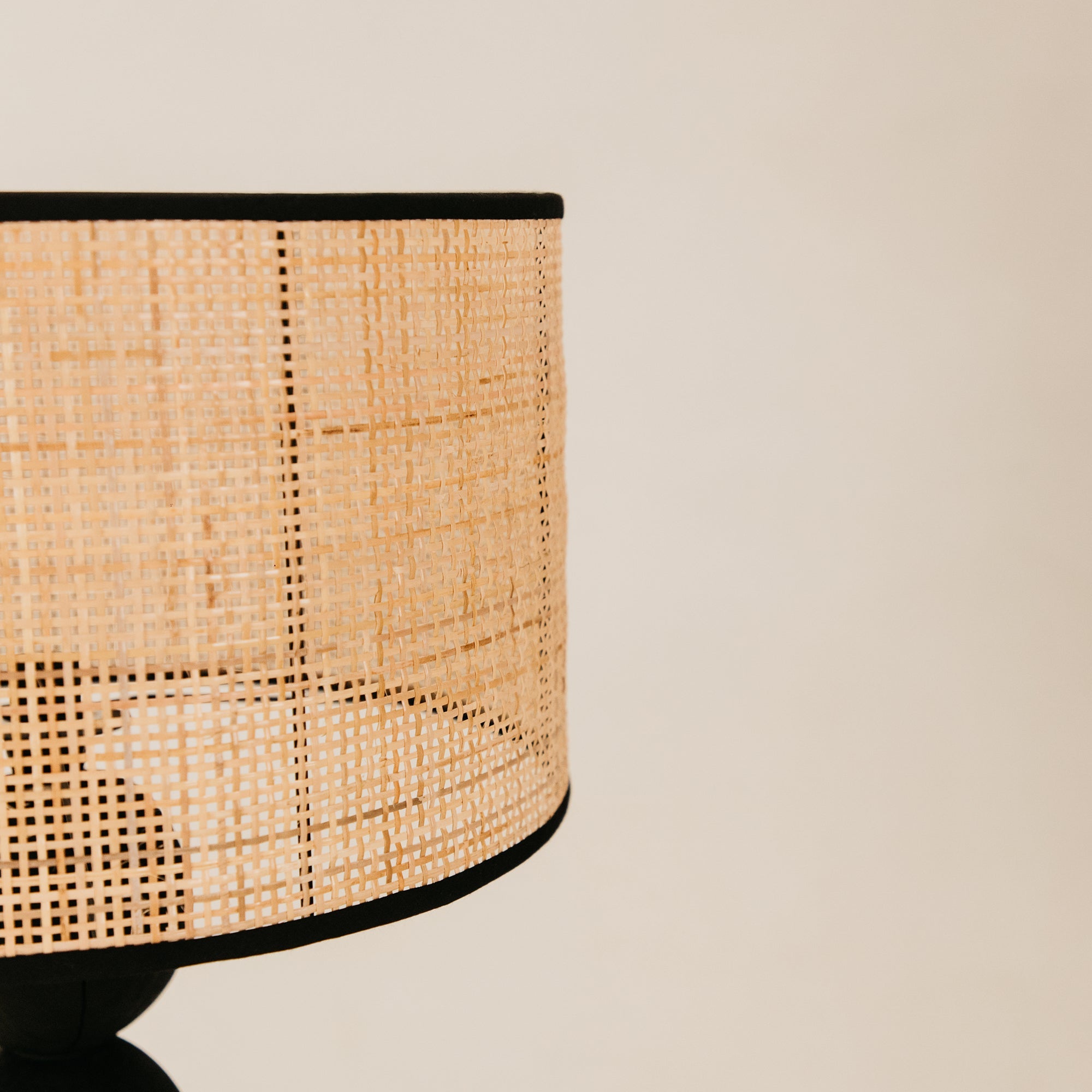 Skukuza Table Lamp with Grid Weave Shade – Black