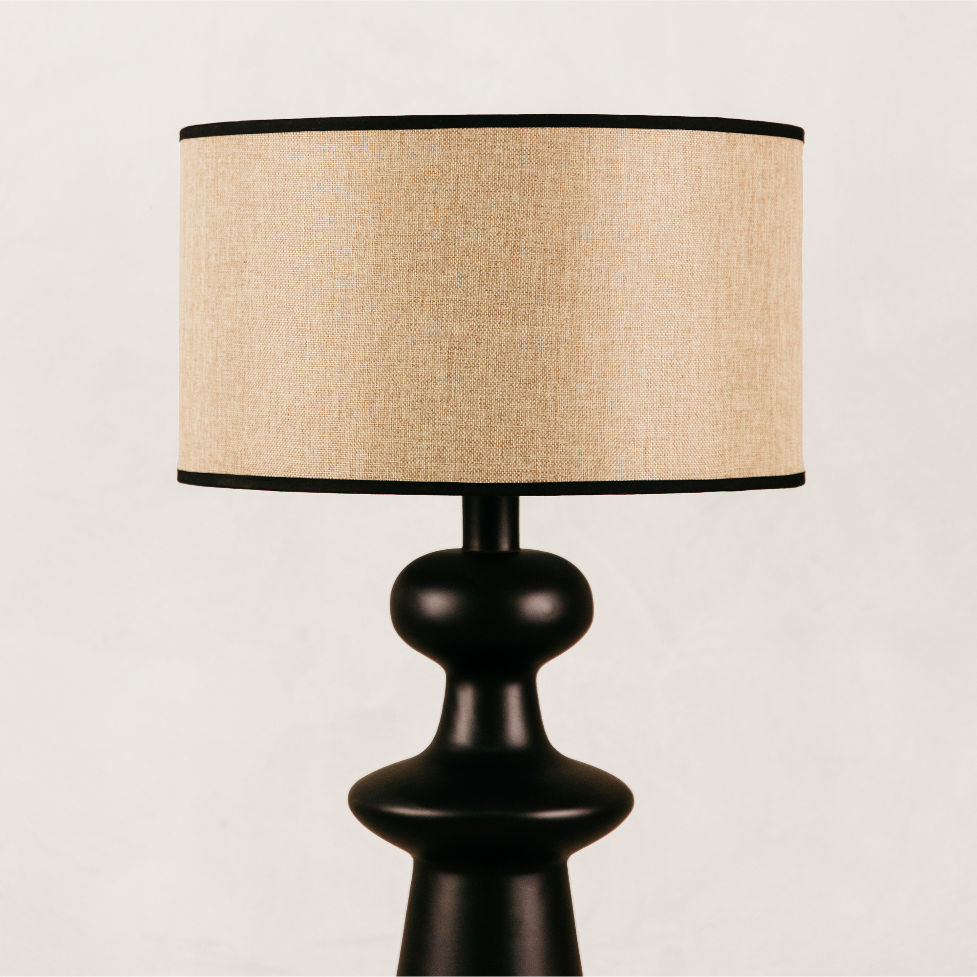 Leonardo Table Lamp Linen Shade – Black