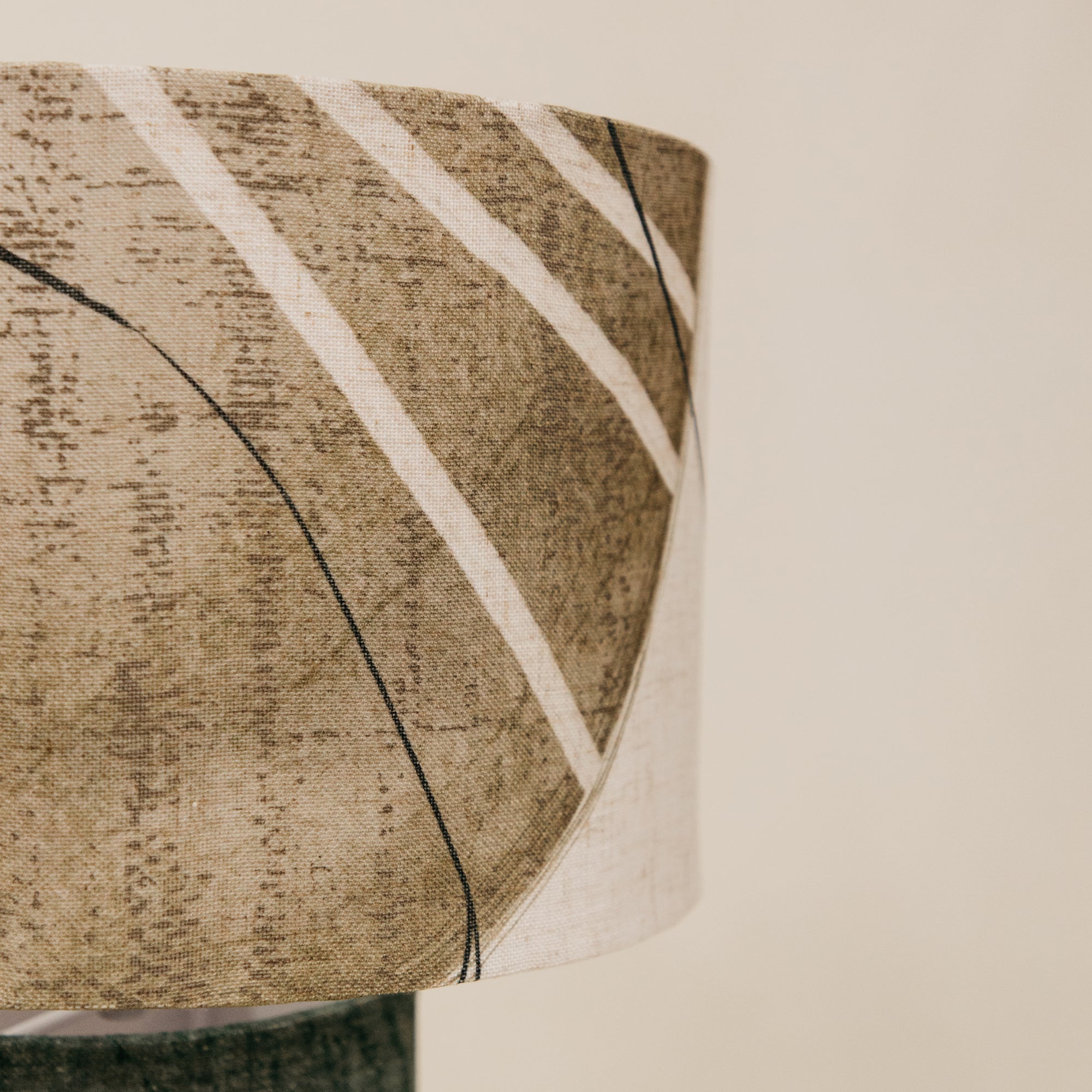 Lilypad Barrel Table Lamp