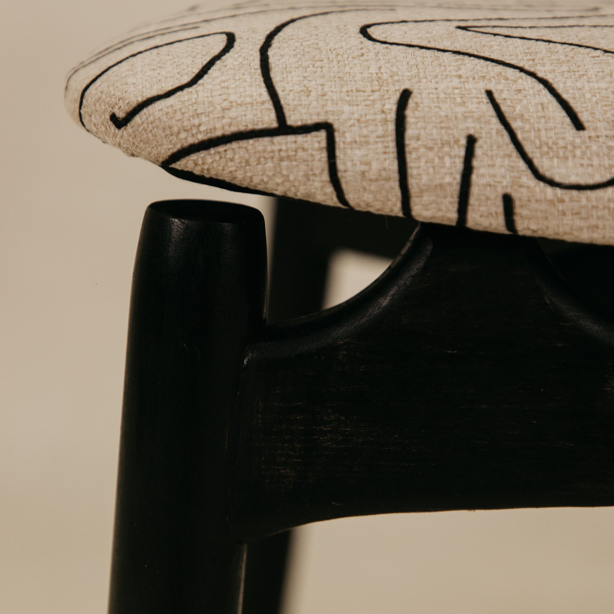 Lyra Muundo Dining Chair – Black