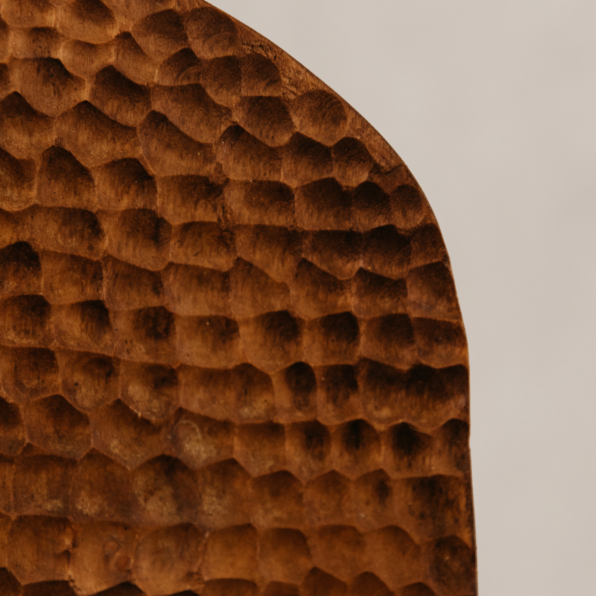 Nambiti Chiselled Table Lamp – Brown