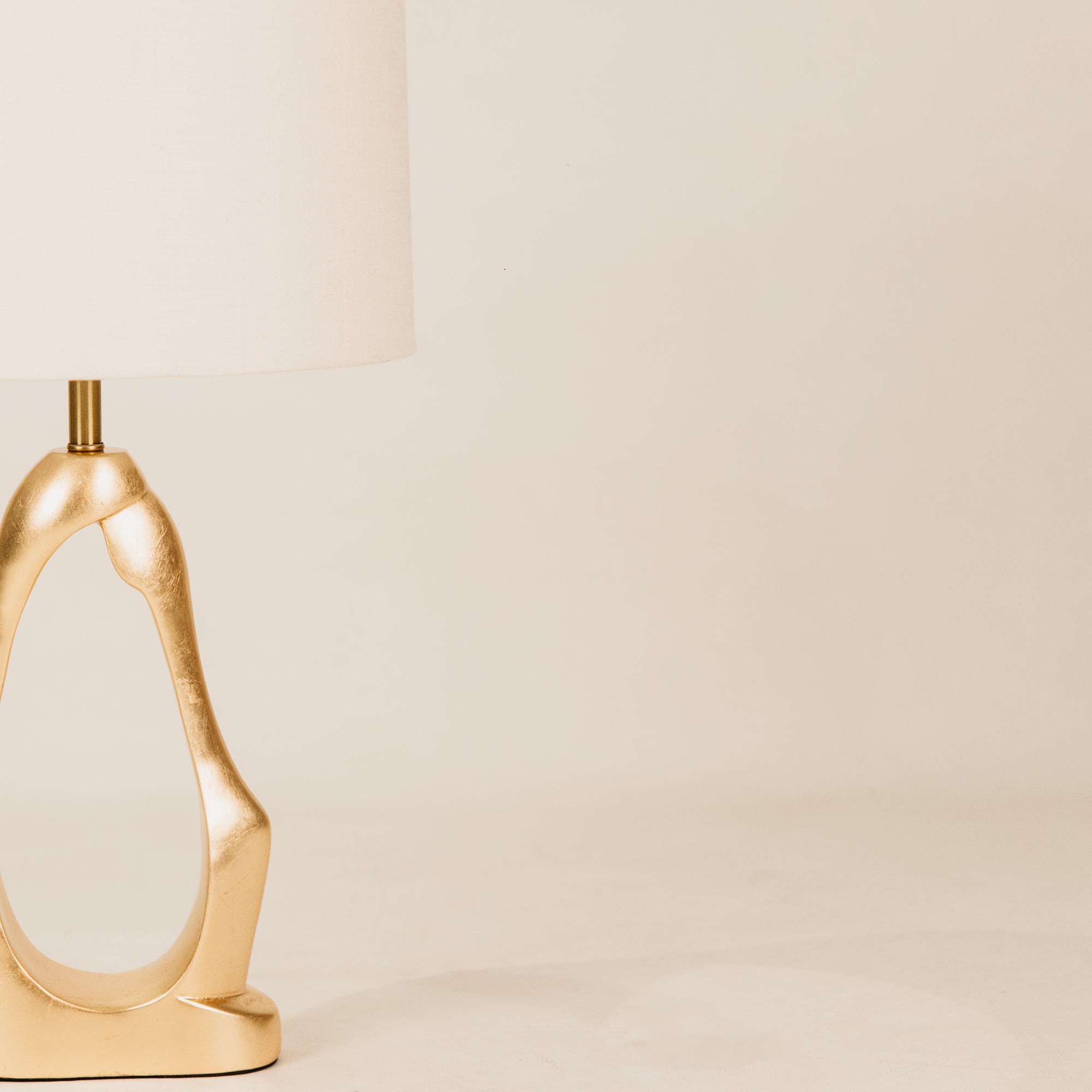 Ouro Table Lamp with Shade – Gold