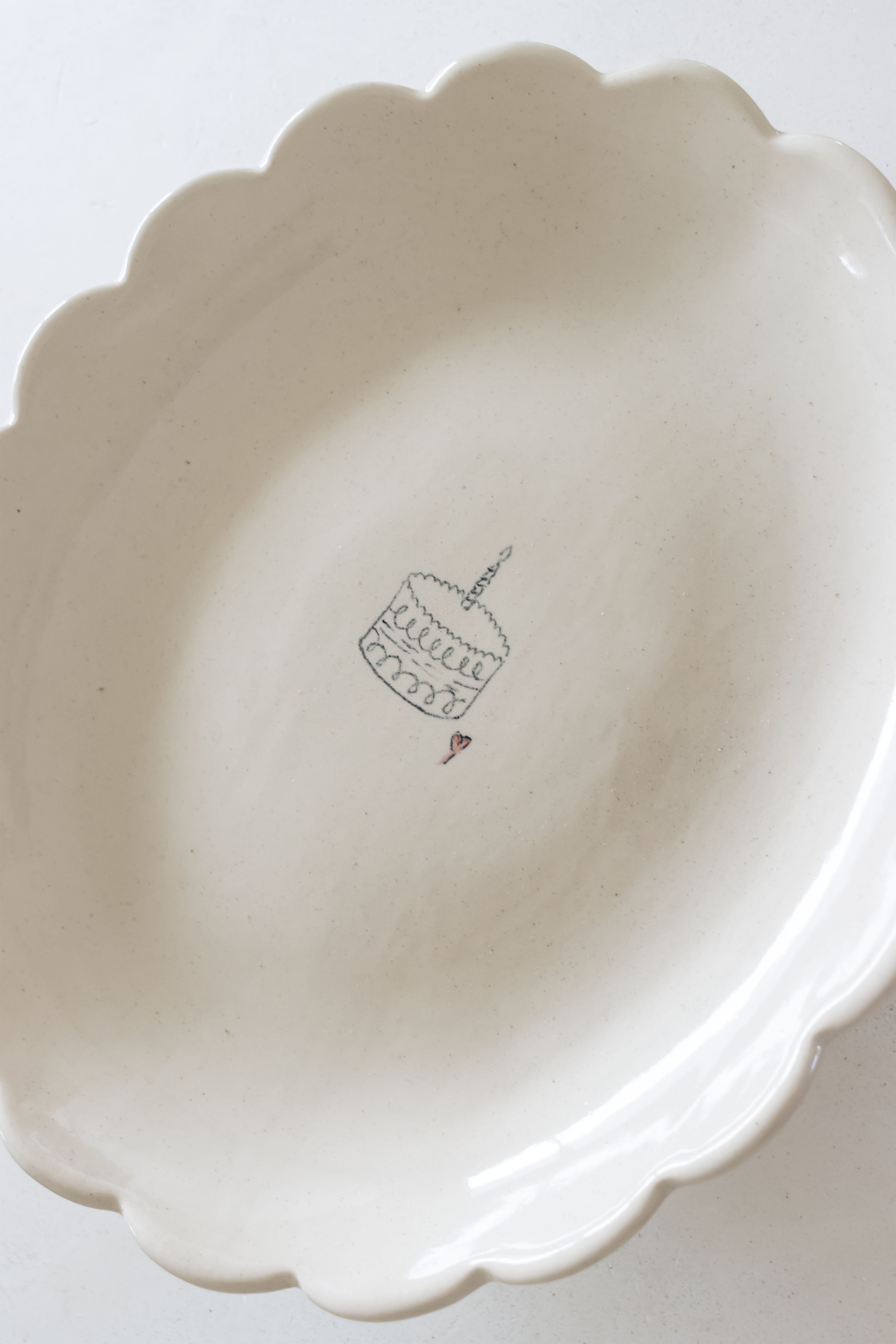 Oval Scalloped cake stand