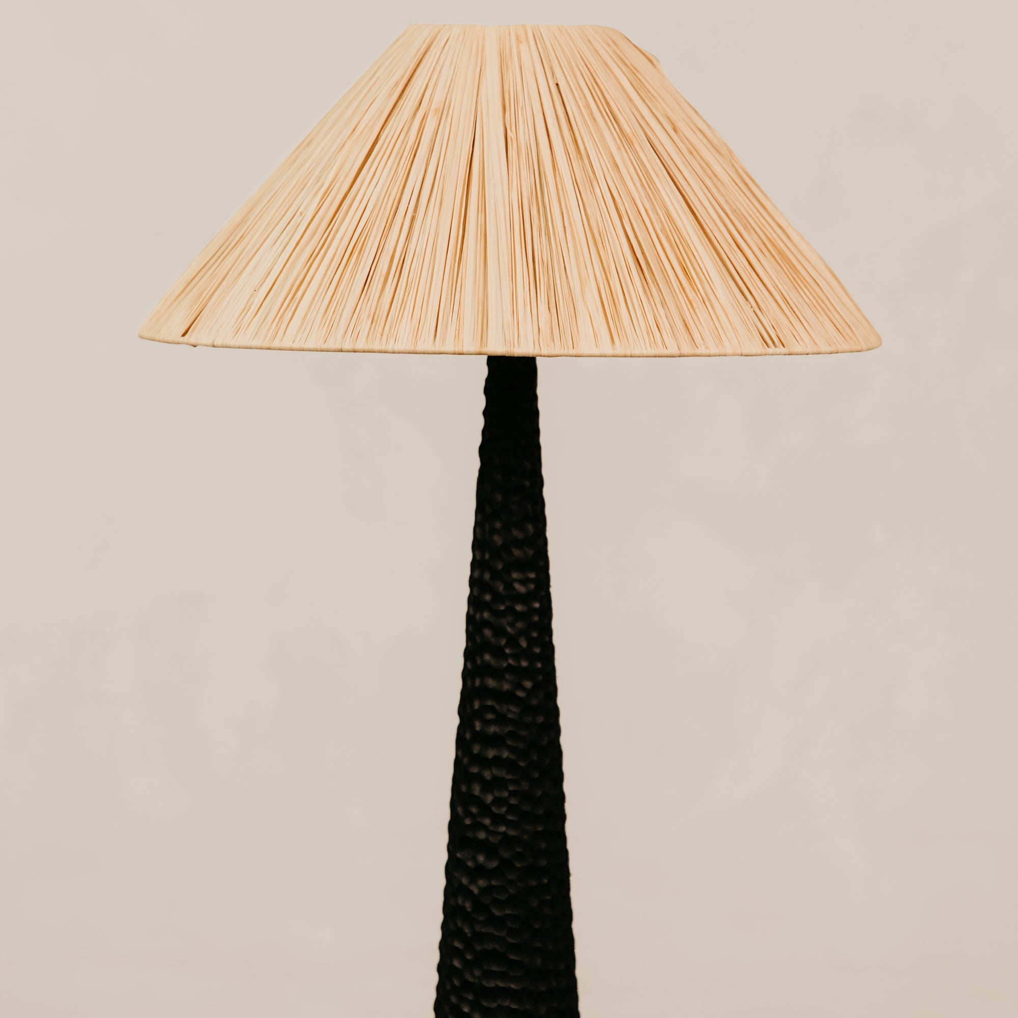 Pinnacle Chiselled Table Lamp with Tapered Raffia Shade – Black