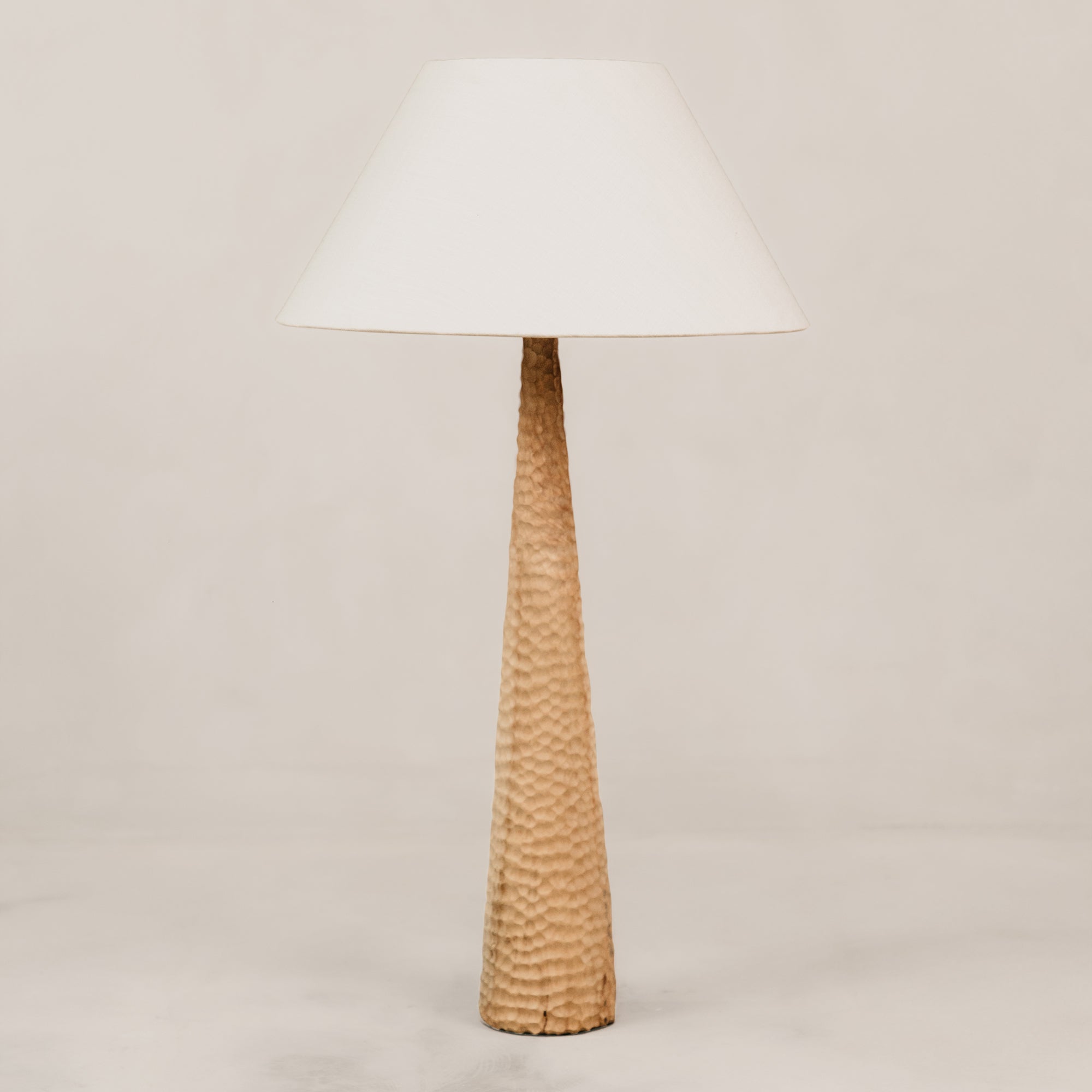 Pinnacle Chiselled Table Lamp with Tapered Linen Shade – Blonde