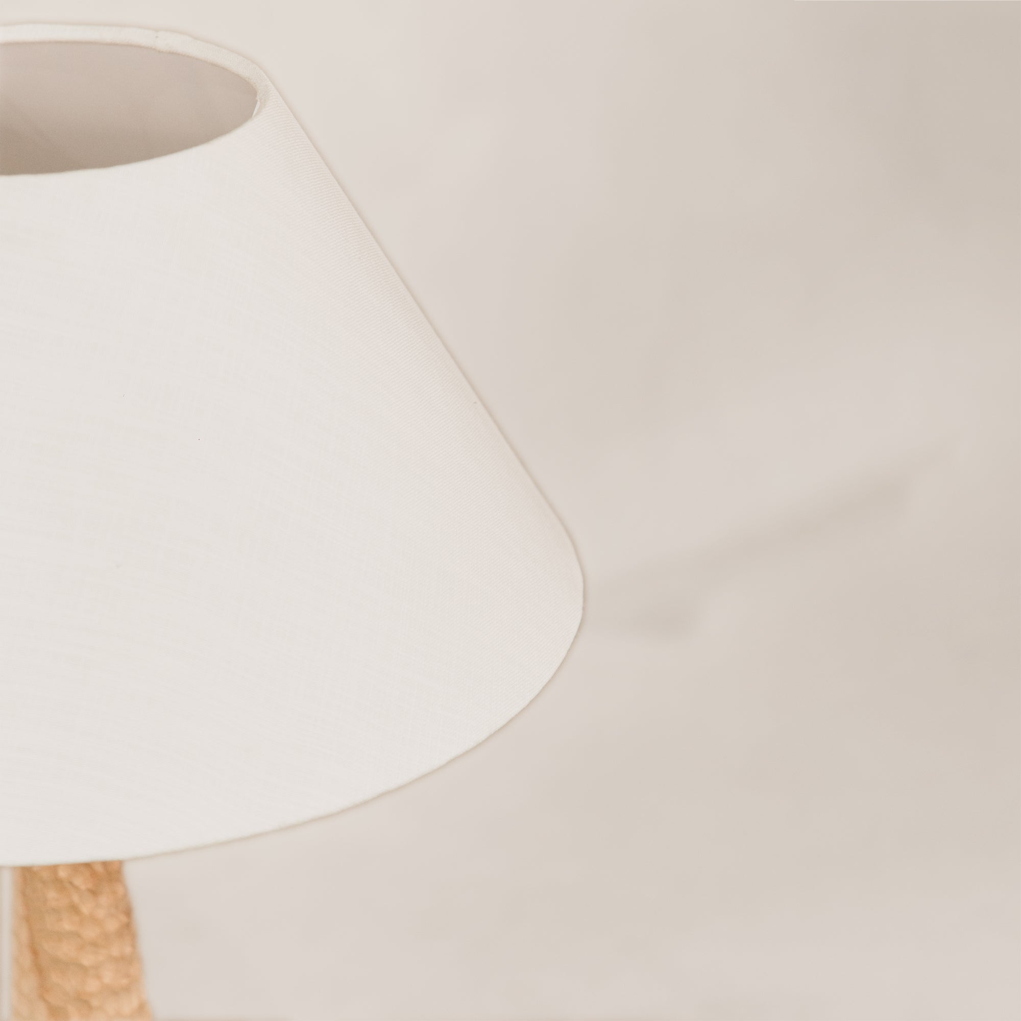 Pinnacle Chiselled Table Lamp with Tapered Linen Shade – Blonde