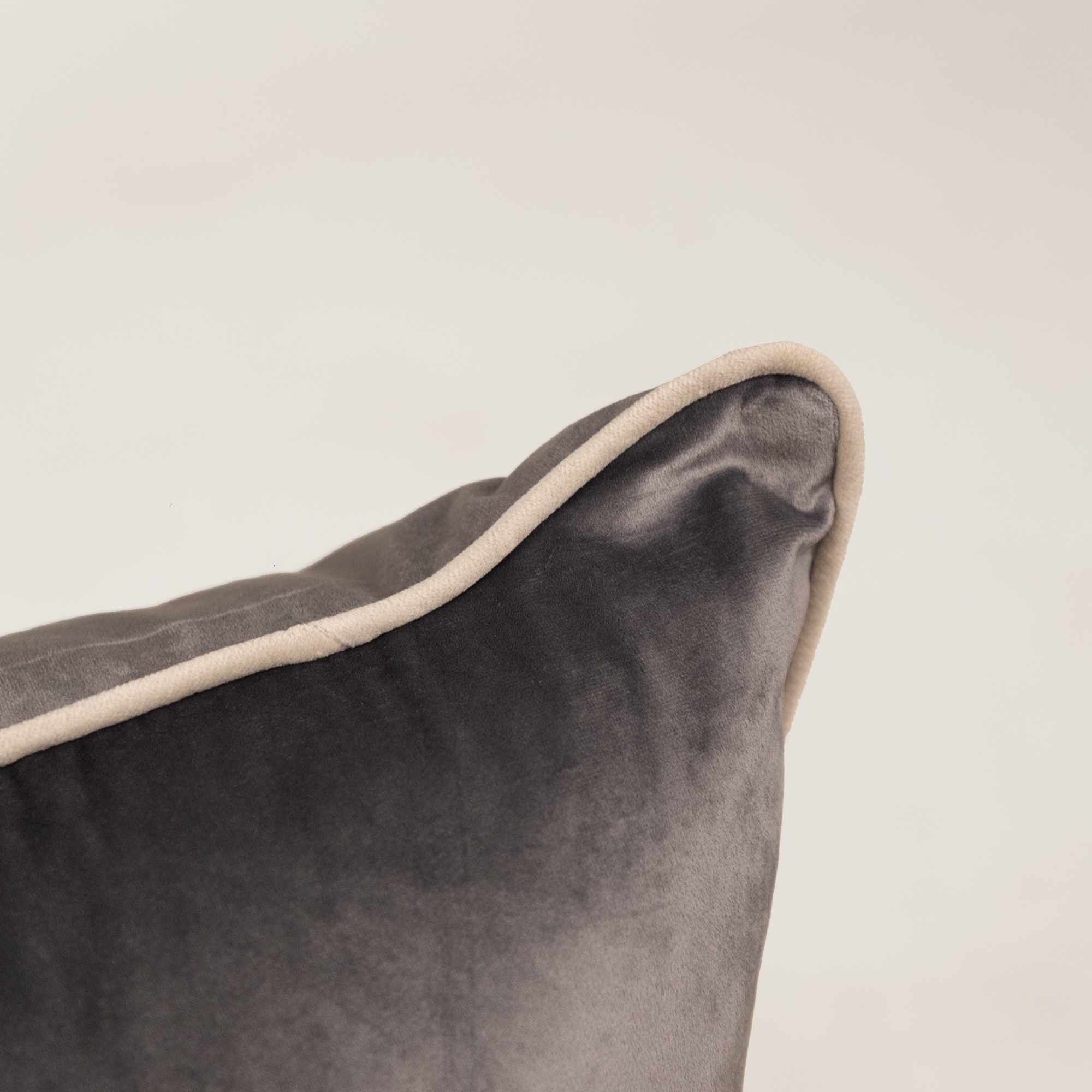 Velvet Scatter – Charcoal