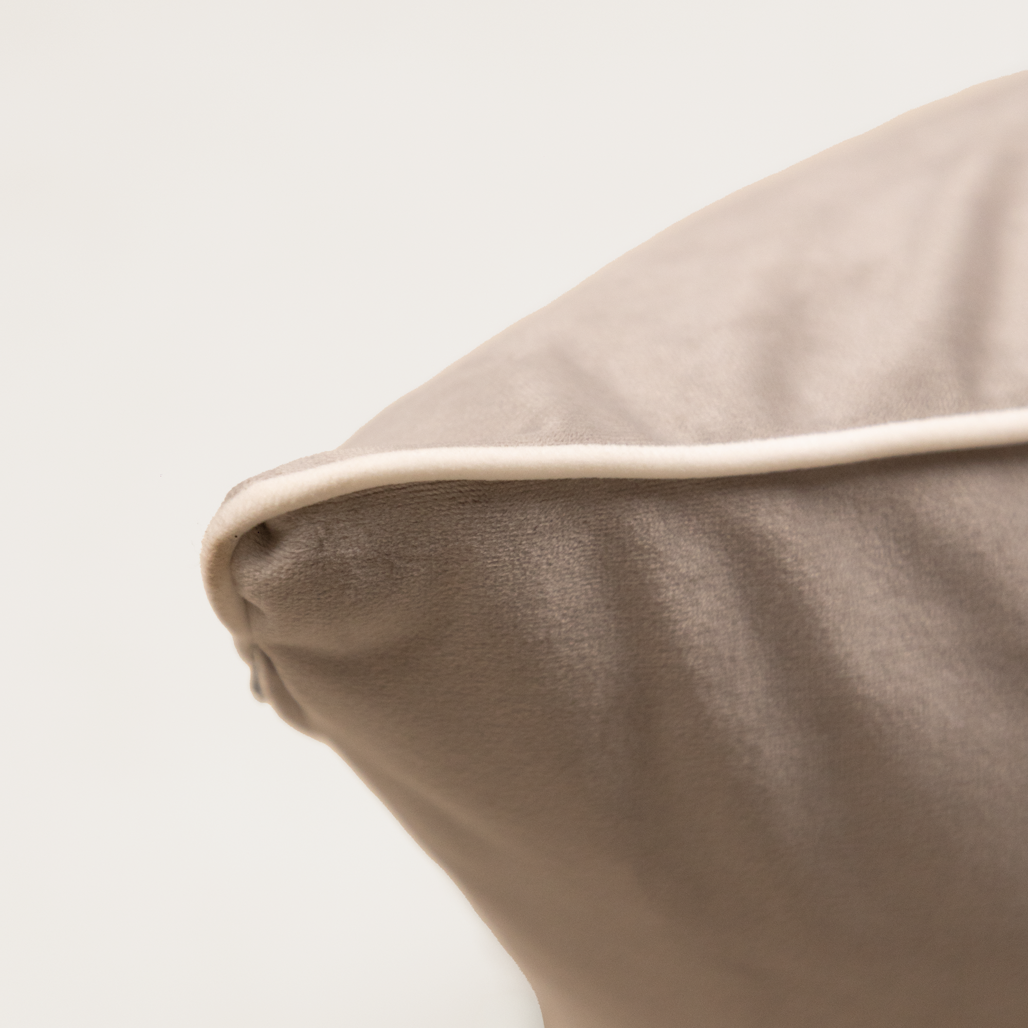 Velvet Scatter – Taupe