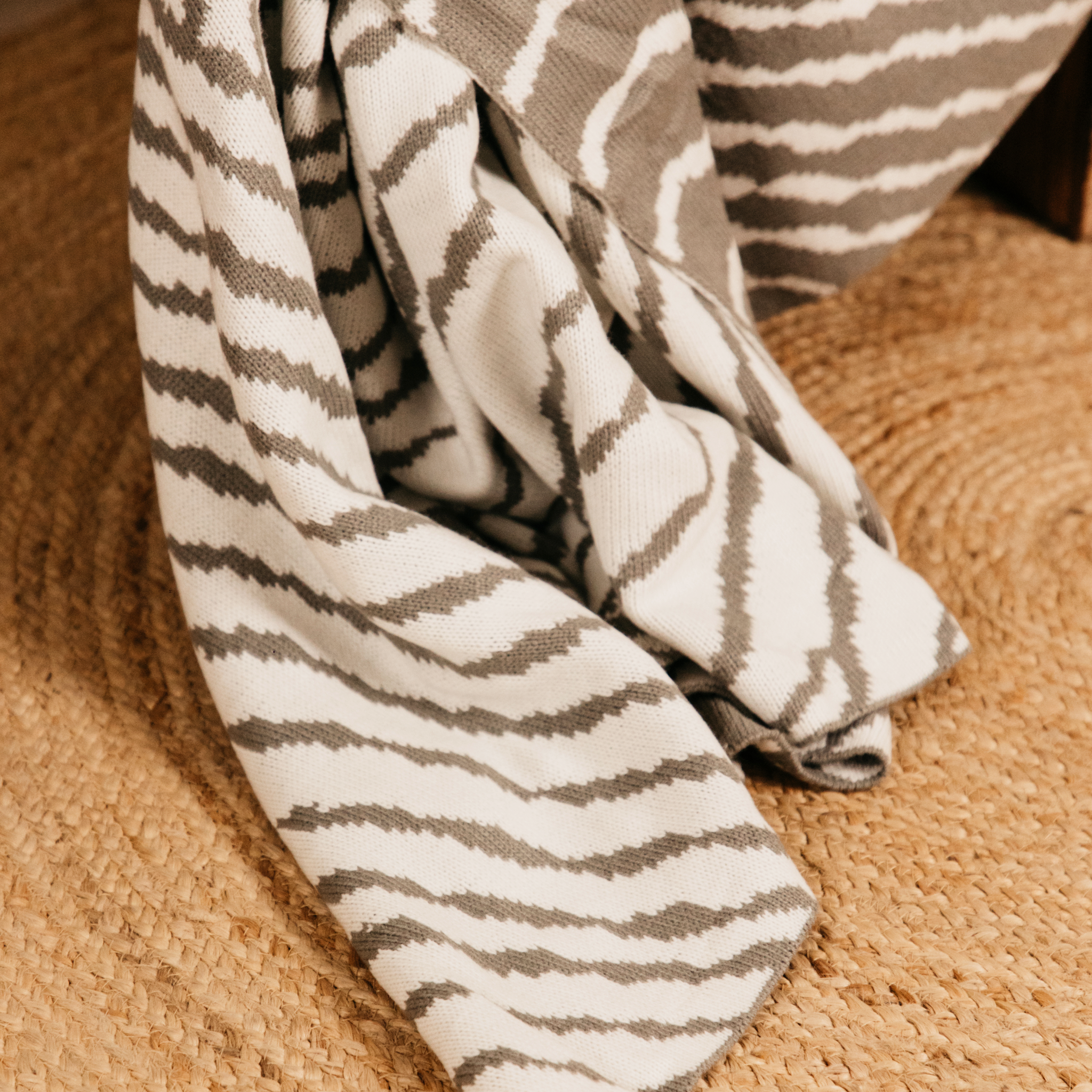 Sublime Wave Knitted Throw – Grey