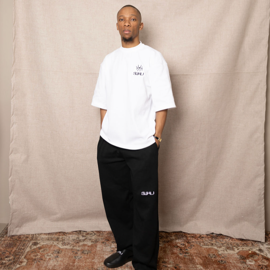 SUHU LOGO SWEATPANT, BLACK