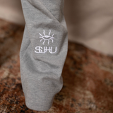 SUHU LOGO SWEATPANT, GREY