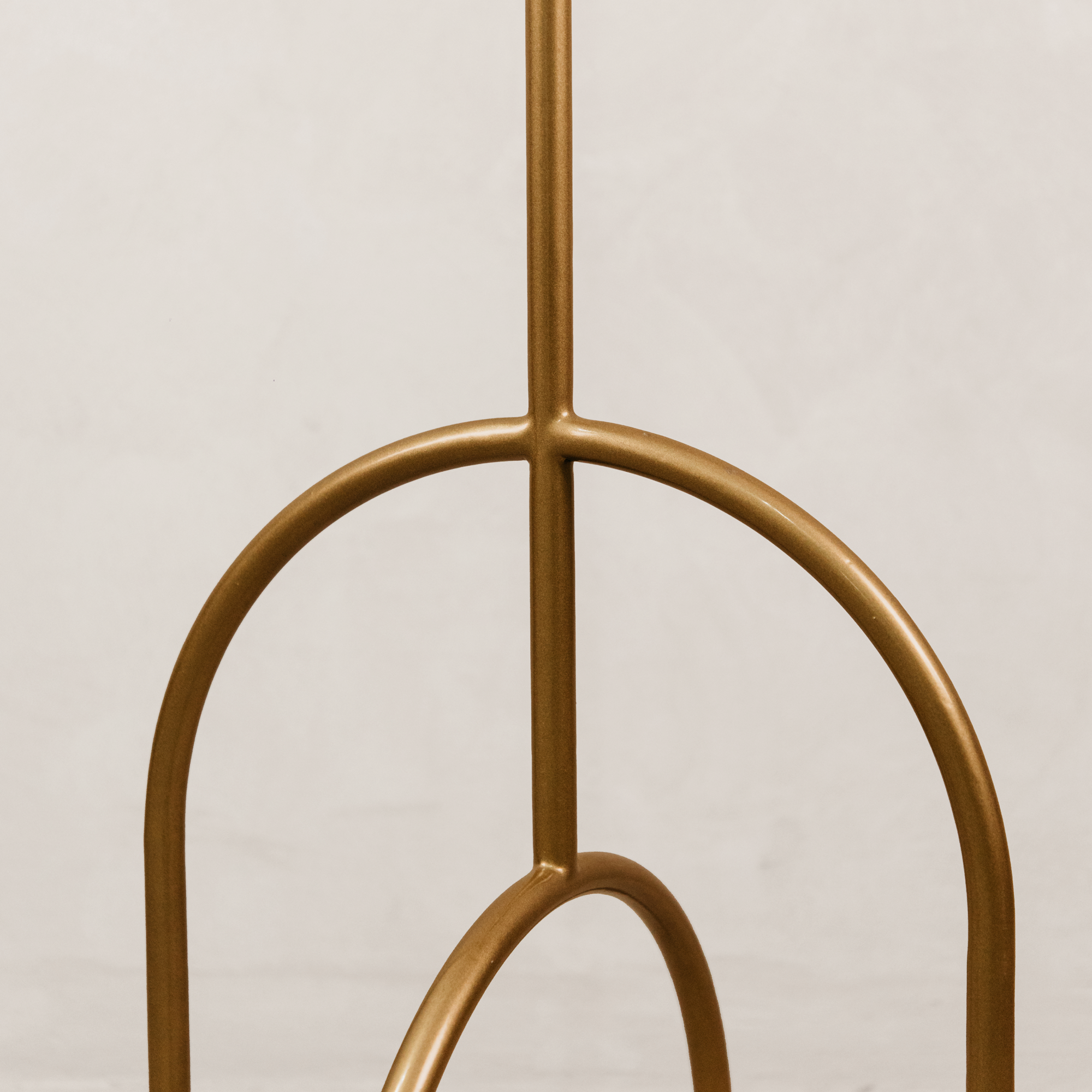 Sitari Metal Floor Lamp – Gold with Linen Shade