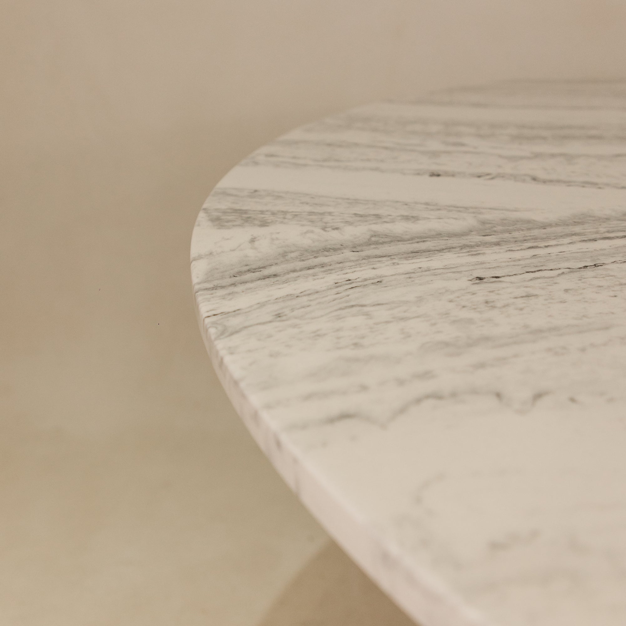 Sossus Dining Table