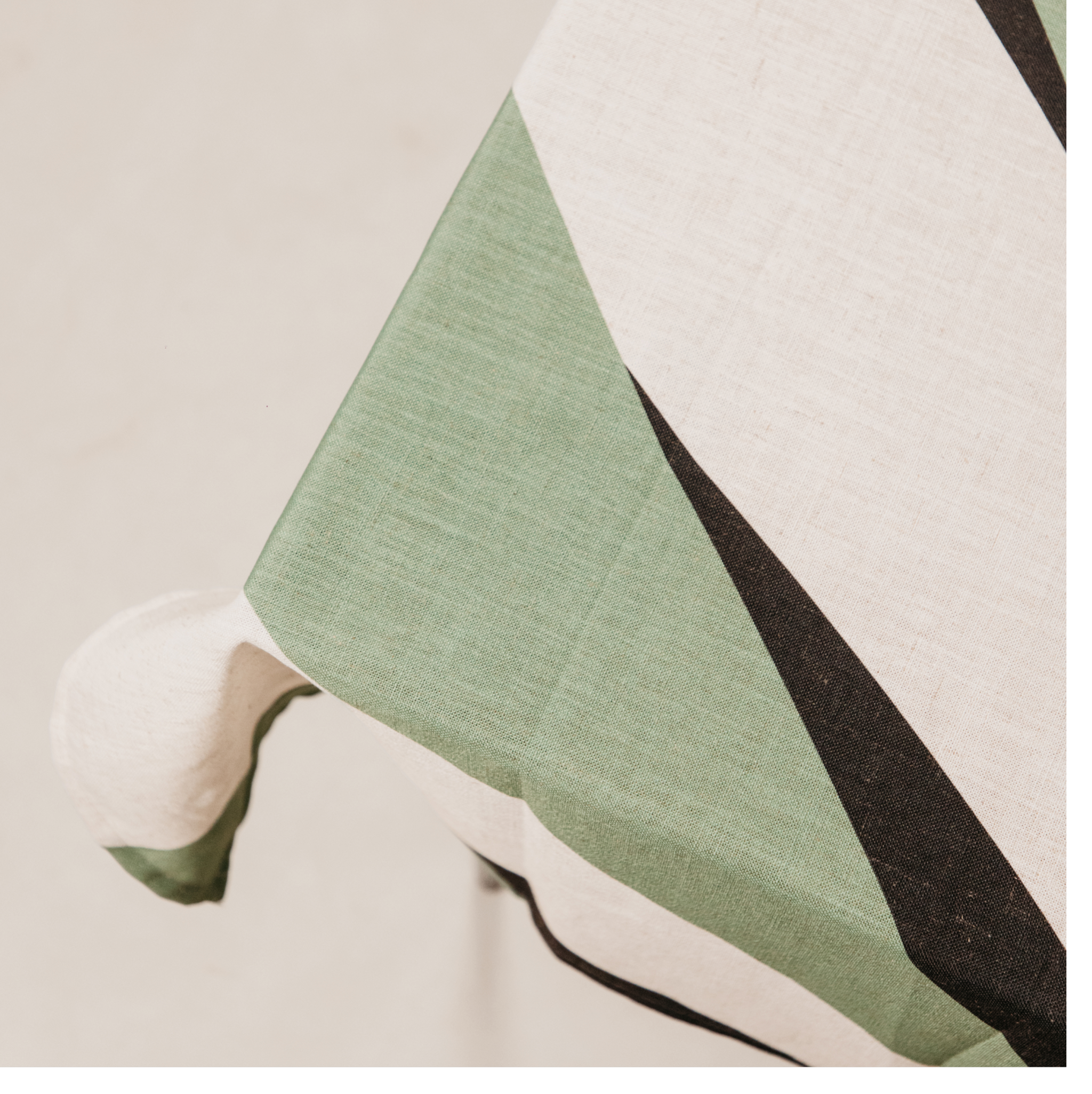 Kivuli Leaf Tablecloth