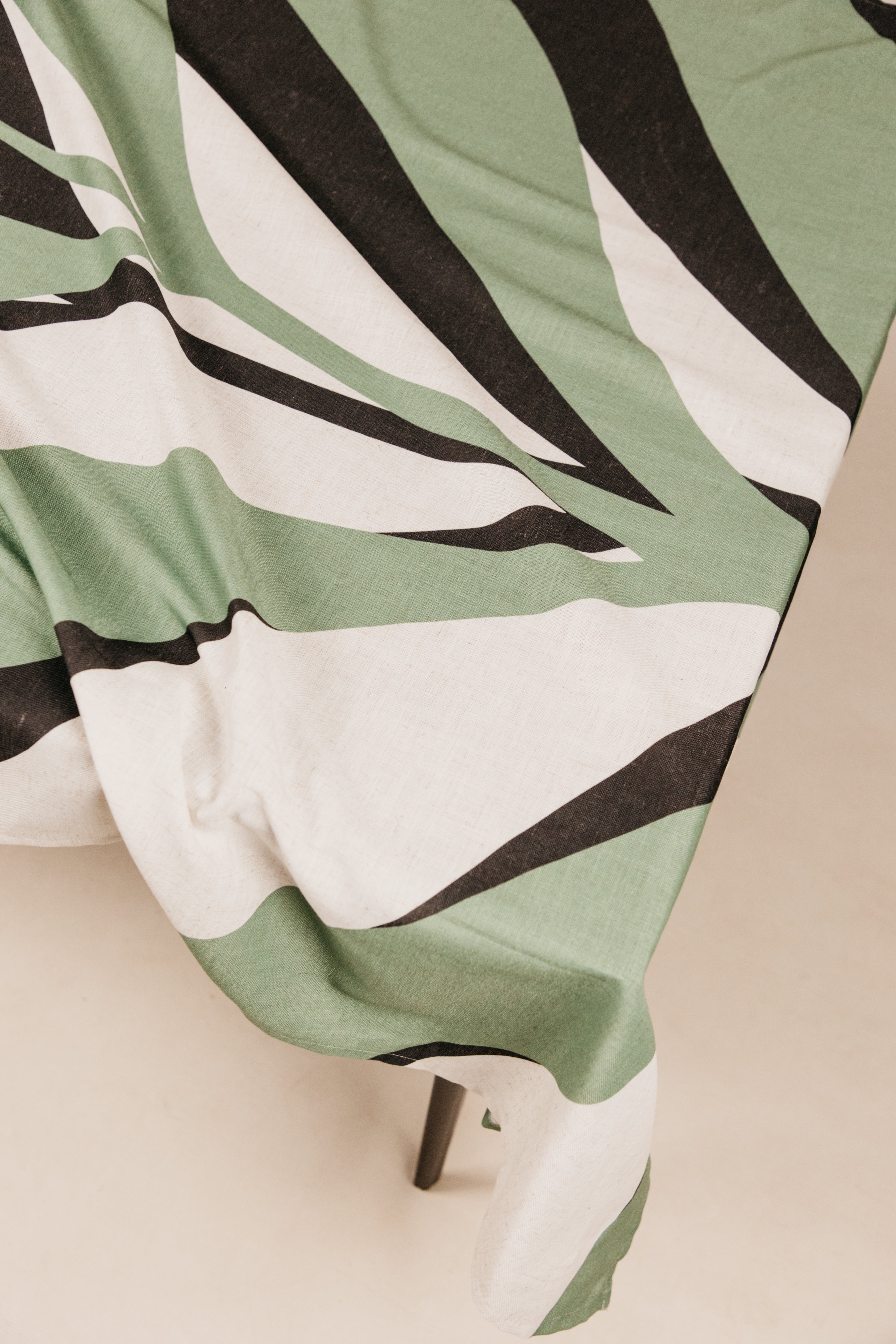 Kivuli Leaf Tablecloth