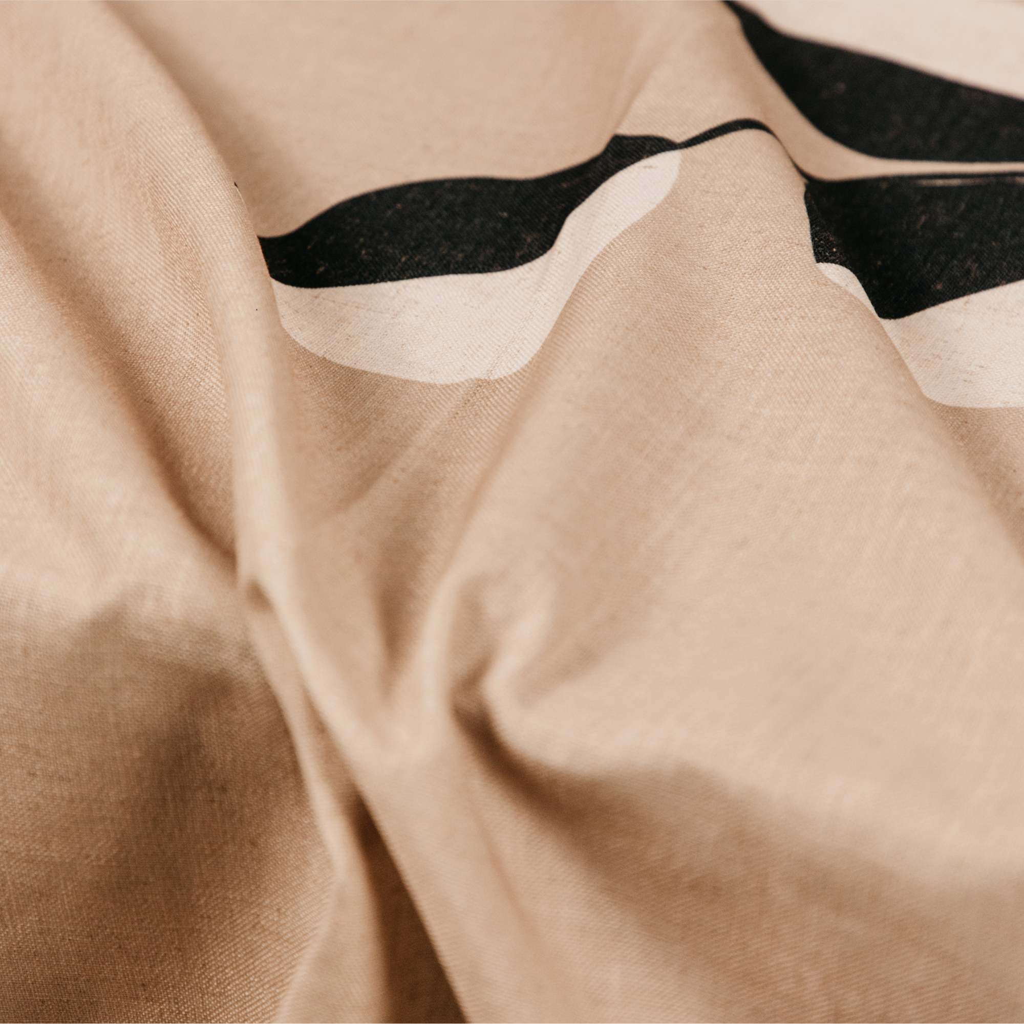 Mono Leaf Tablecloth