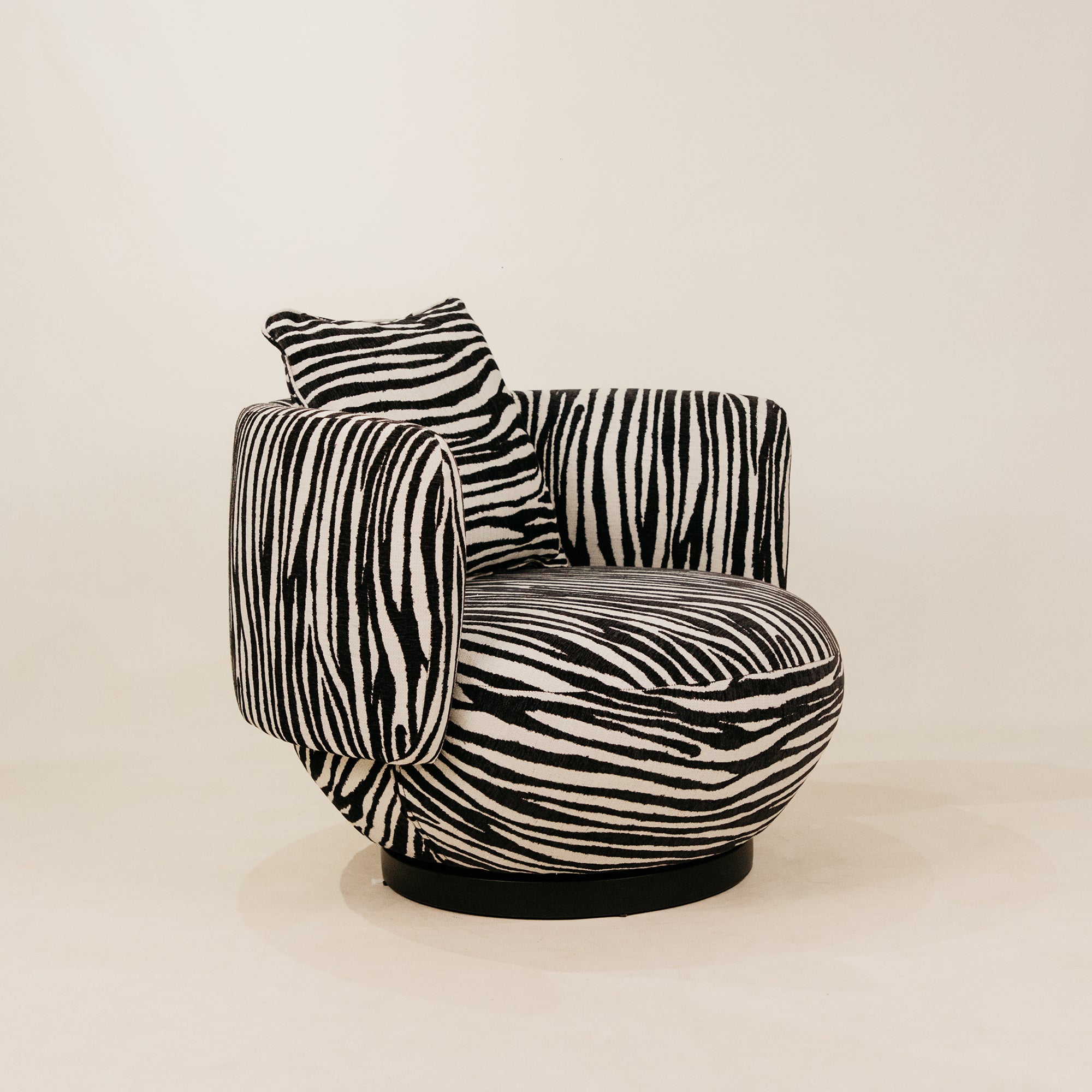 Tamboti Swivel Leisure Chair – Black & White