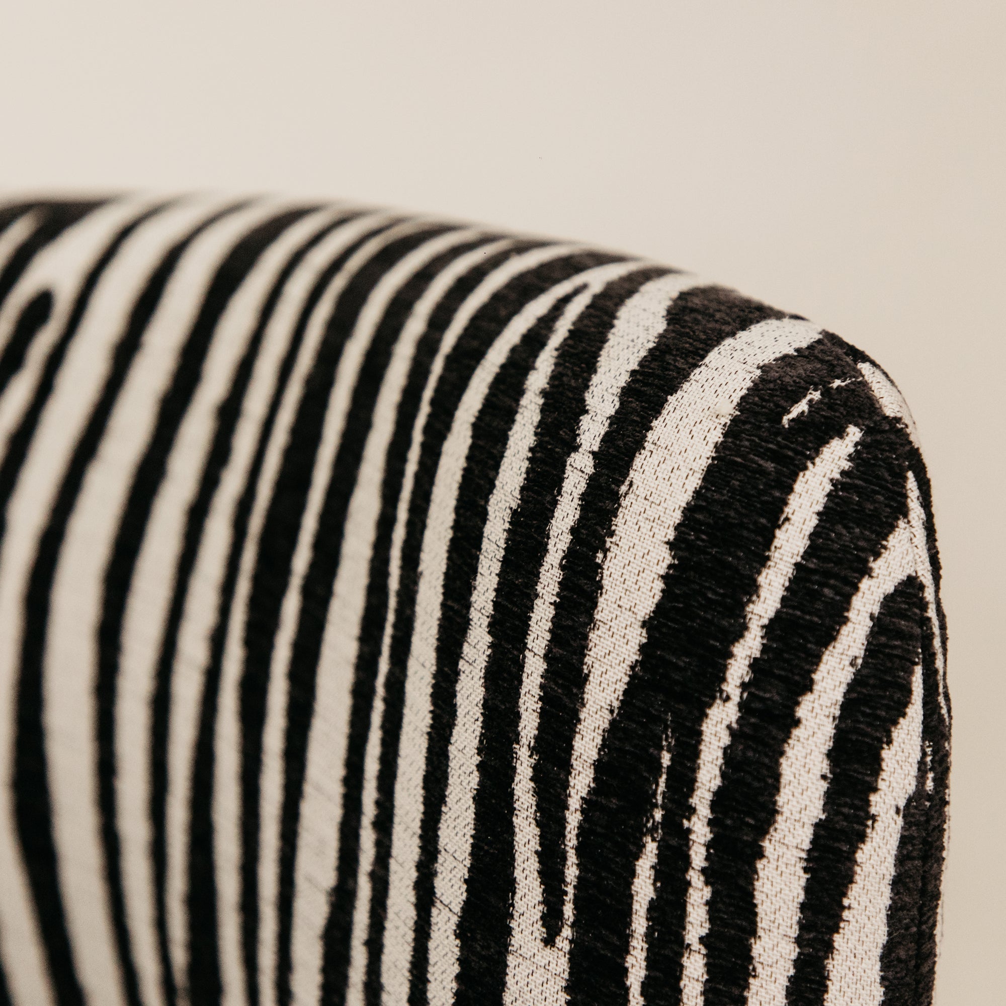 Tamboti Swivel Leisure Chair – Black & White