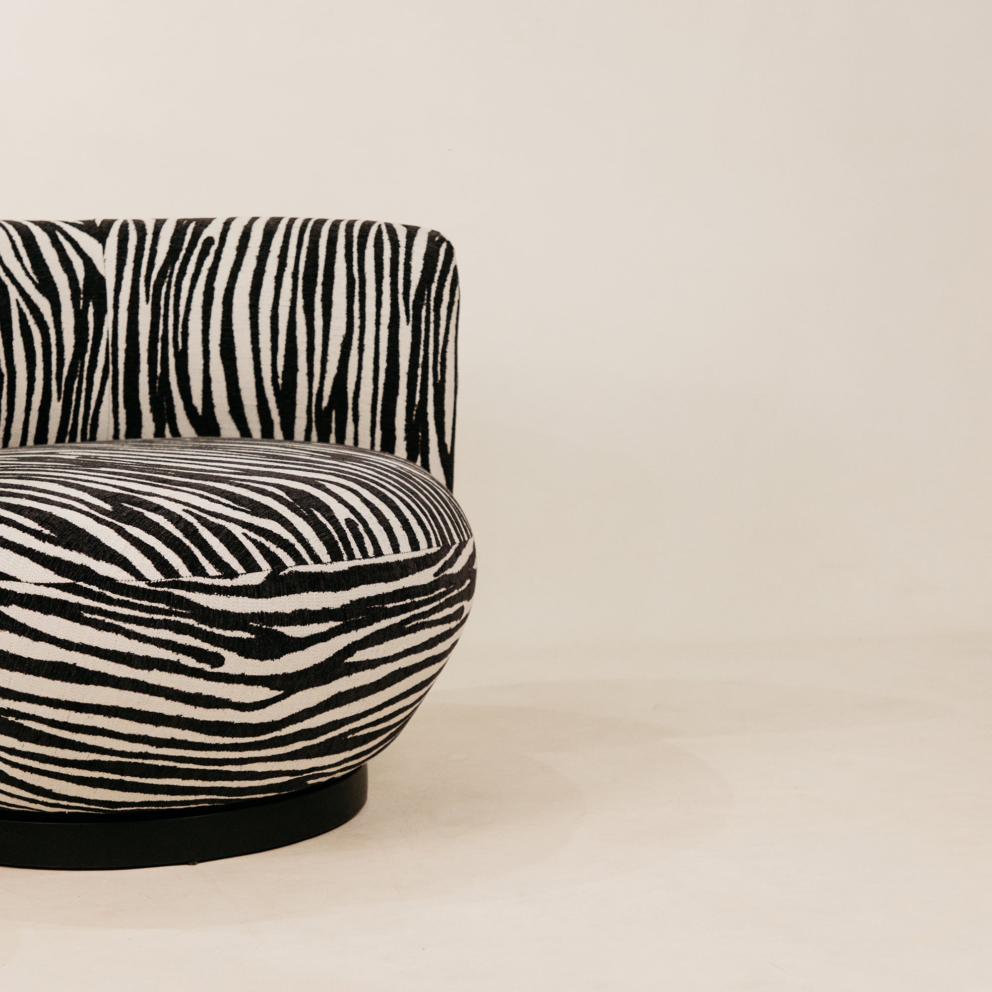 Tamboti Swivel Leisure Chair – Black & White