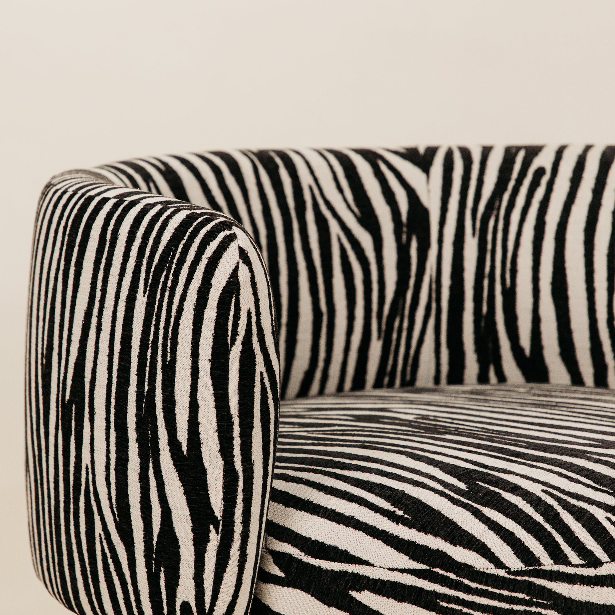 Tamboti Swivel Leisure Chair – Black & White
