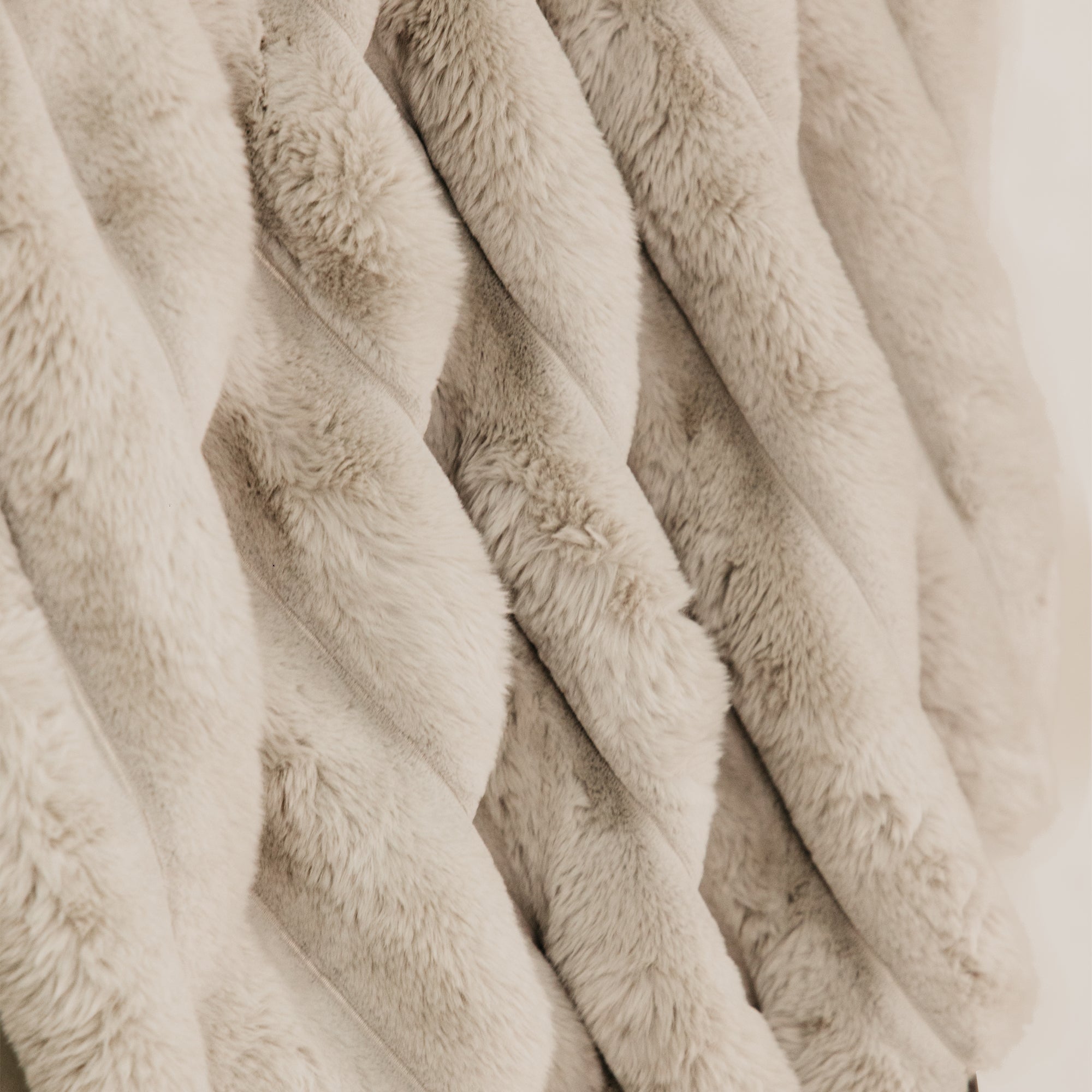 Serenity Fur Throw – Grey