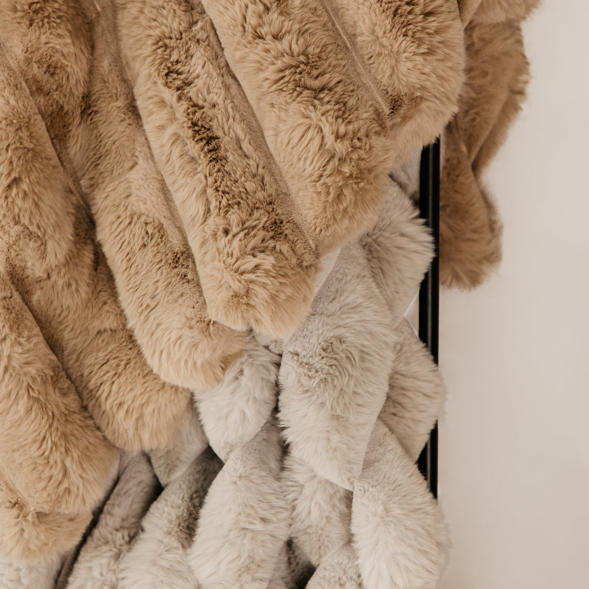 Serenity Fur Throw – Natural