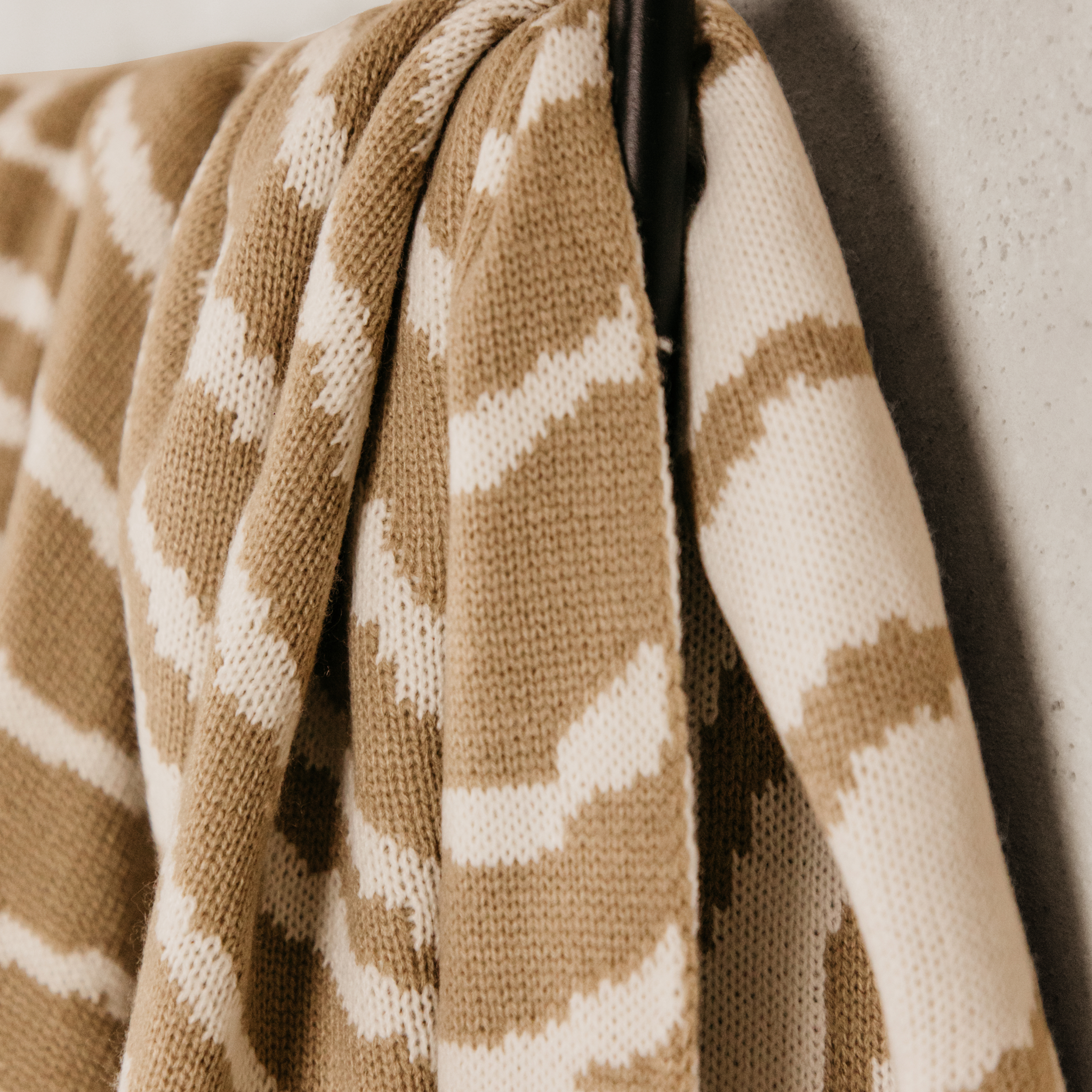 Sublime Wave Knitted Throw – Natural
