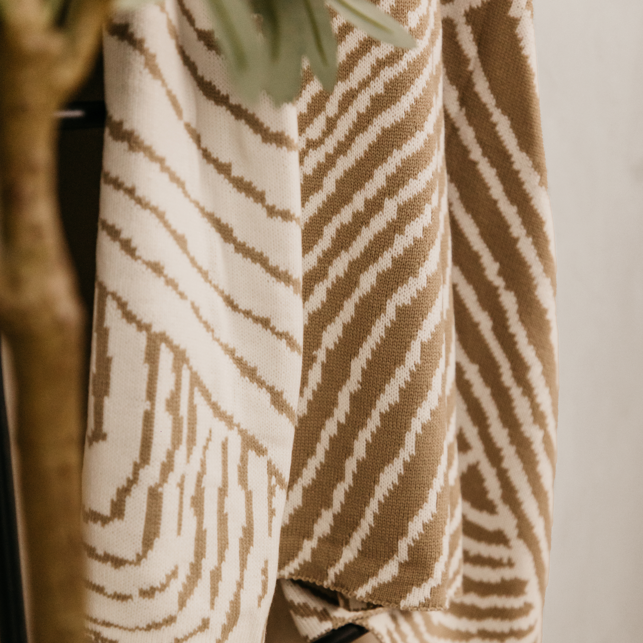 Sublime Wave Knitted Throw – Natural