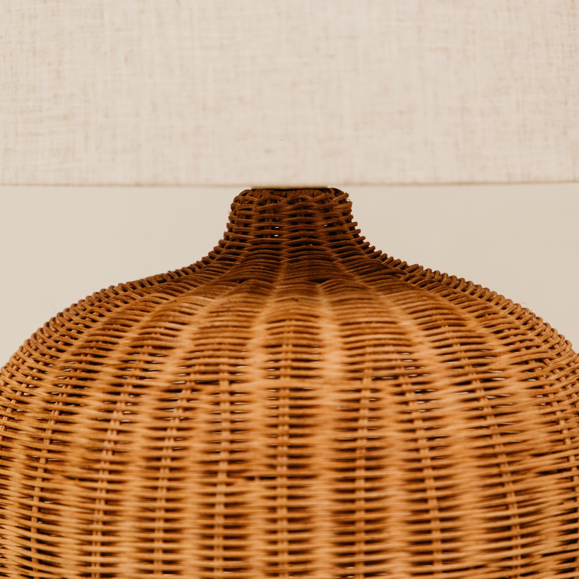 Tumbi Table Lamp with Linen Shade – Natural