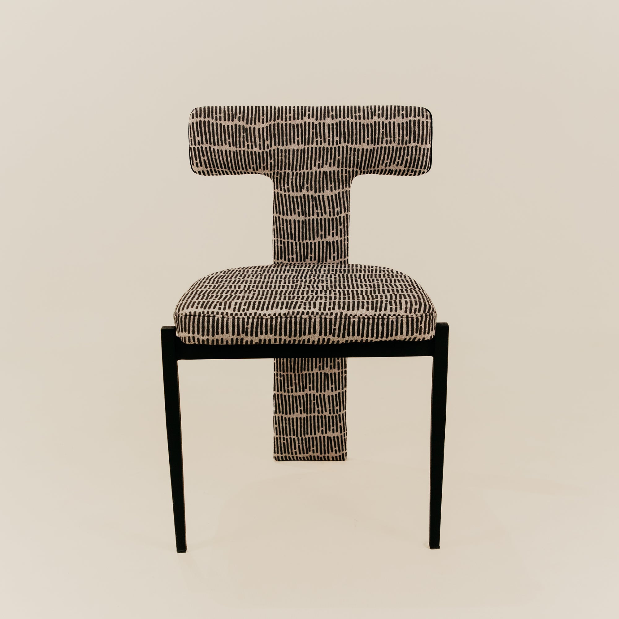 Tetra Iwu Dining Chair – Black