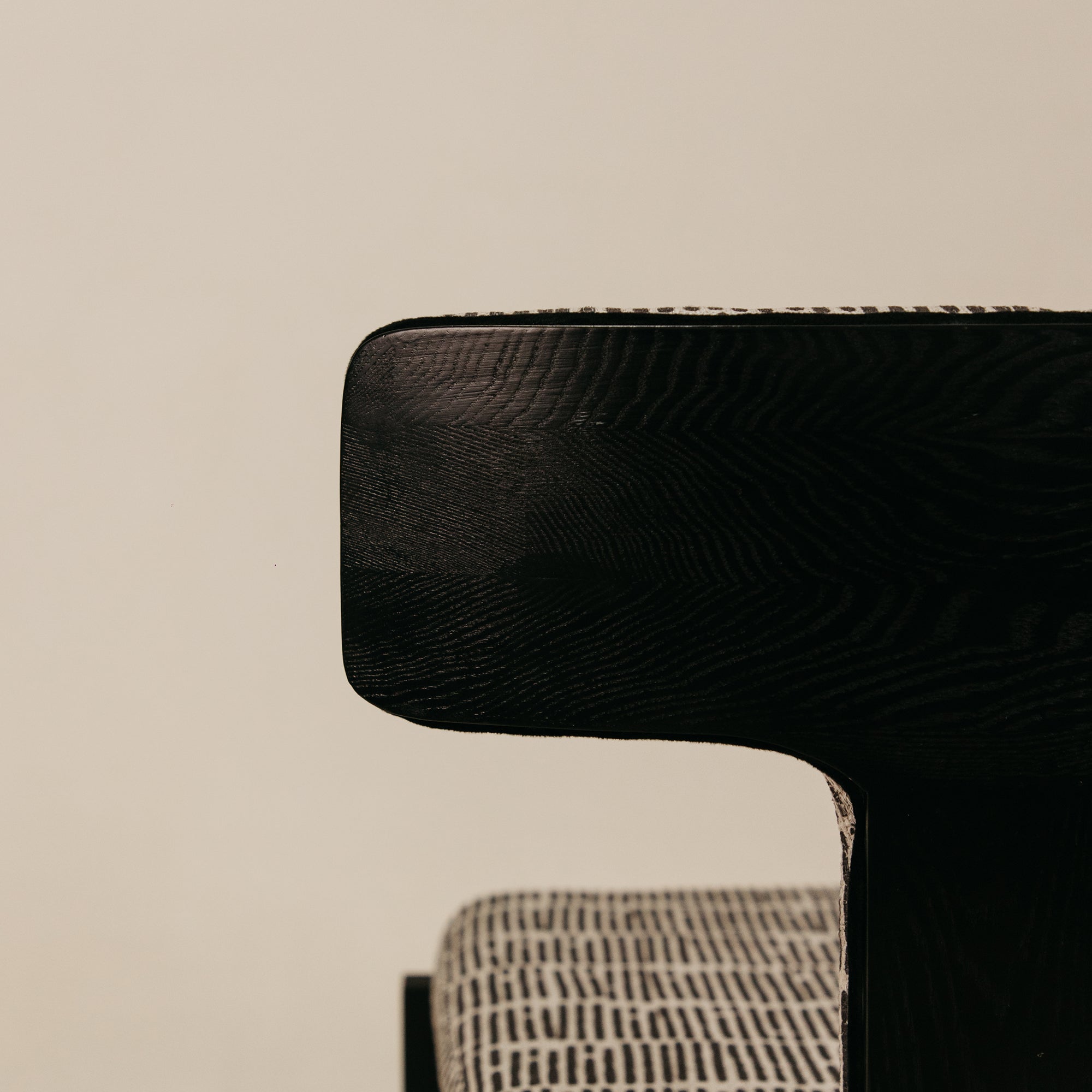 Tetra Iwu Dining Chair – Black