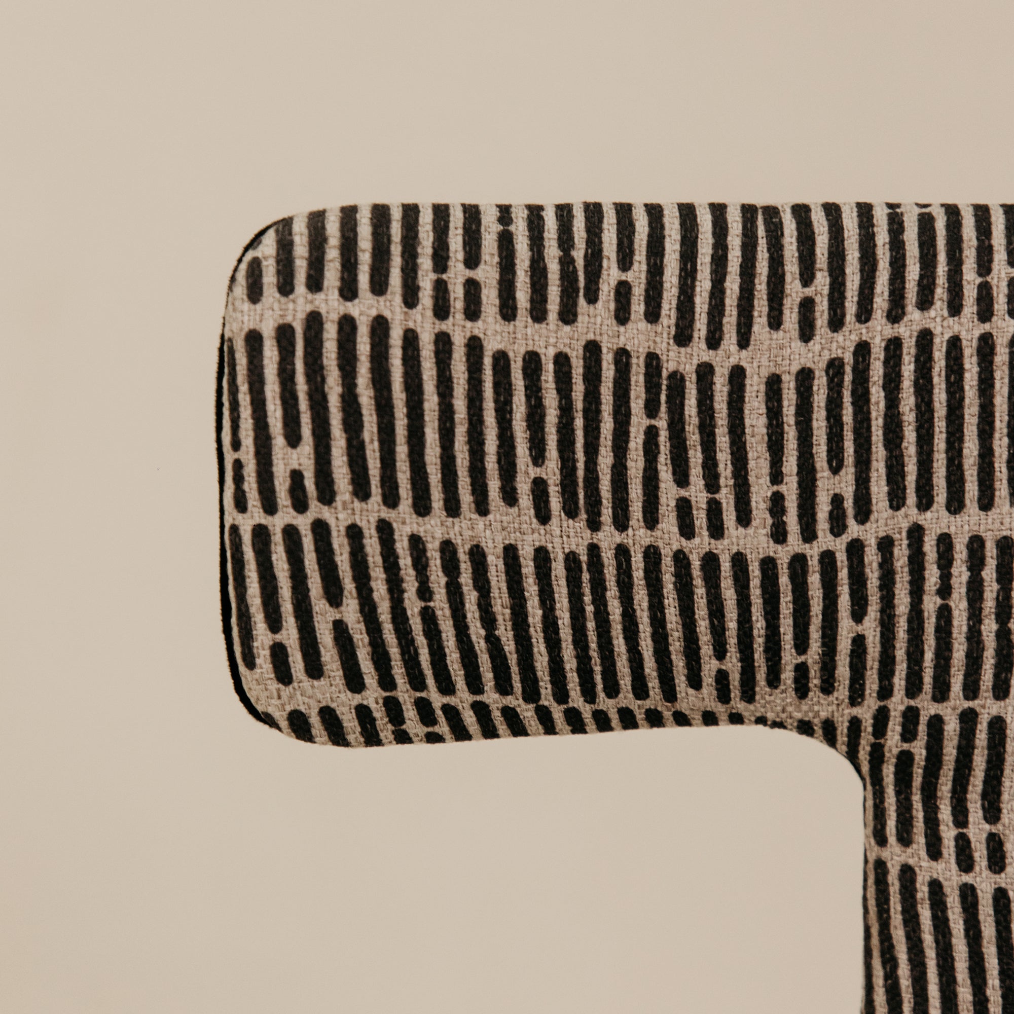 Tetra Iwu Dining Chair – Black