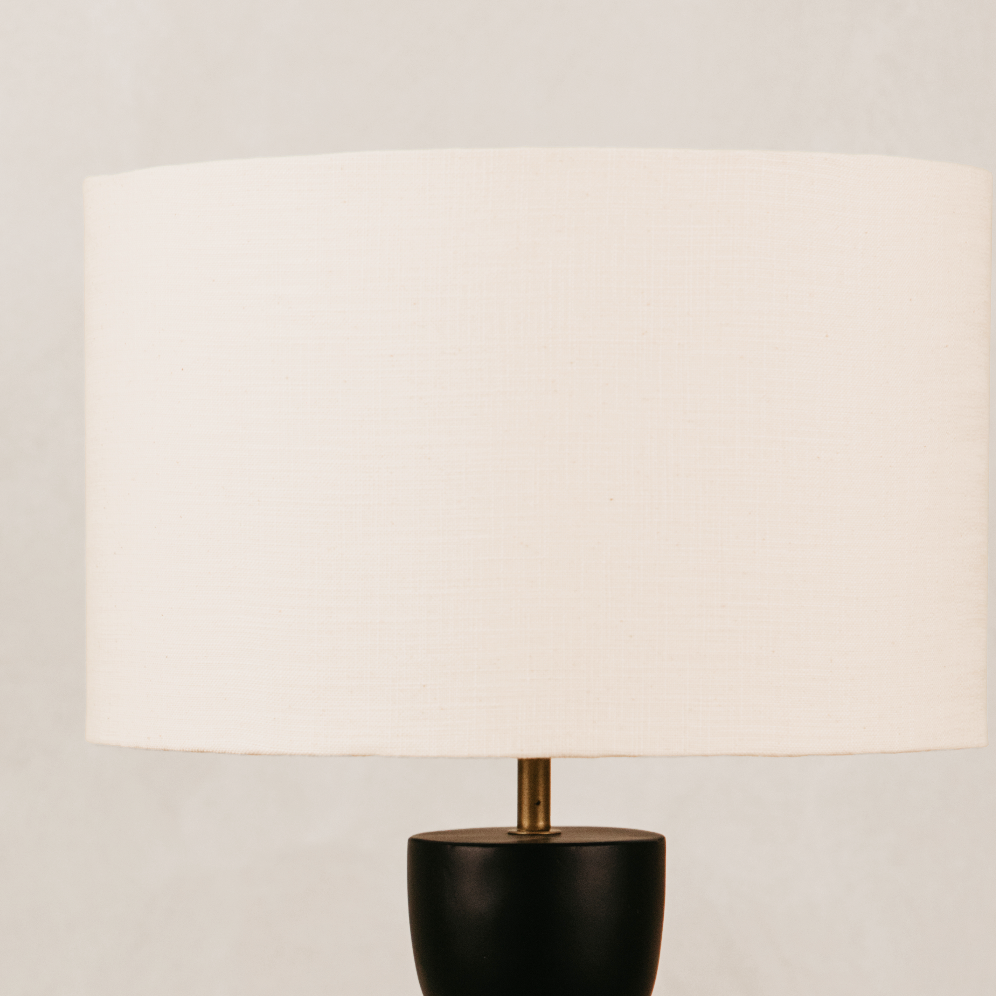 Totem Table Lamp with Natural Linen Shade – Black