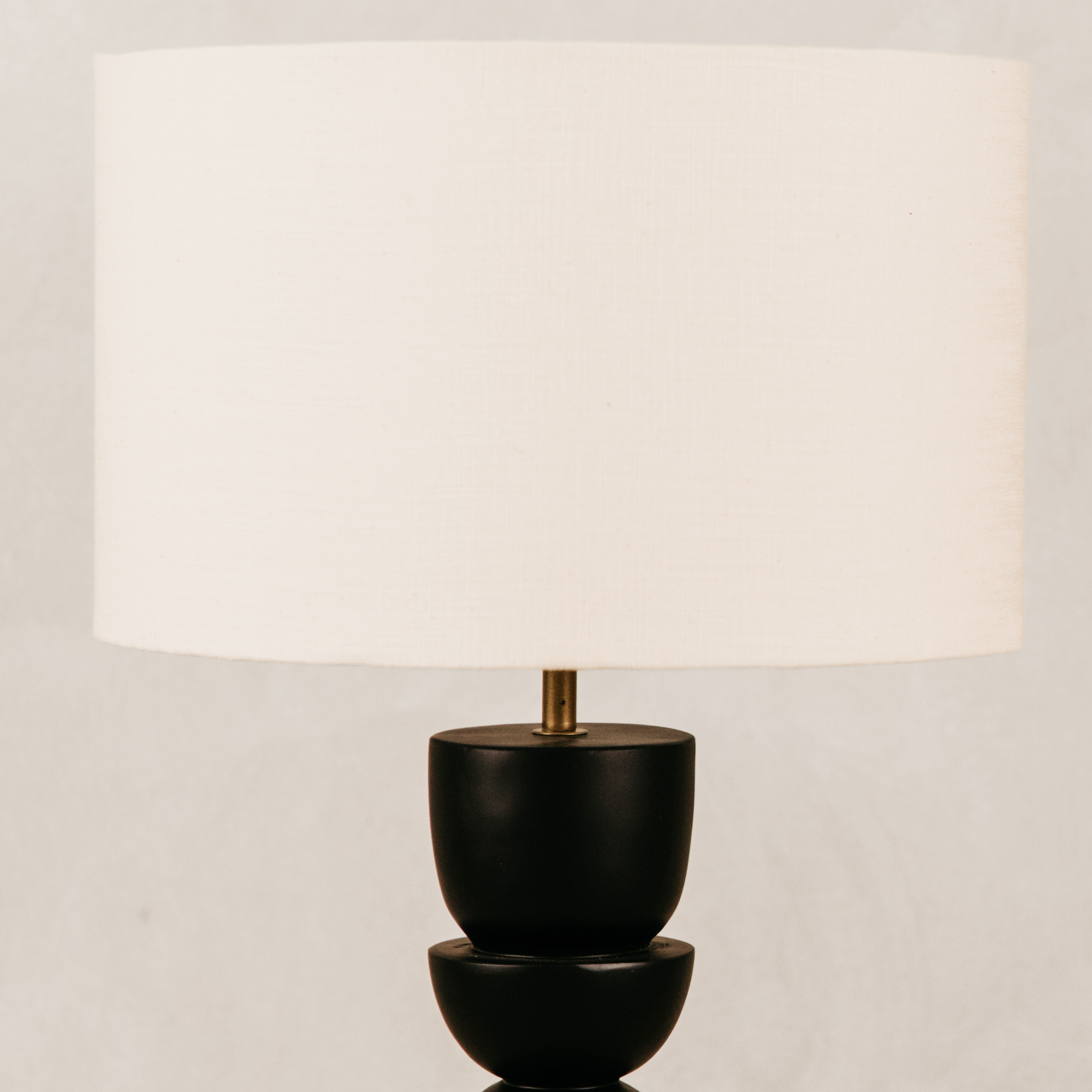 Totem Table Lamp with Natural Linen Shade – Black