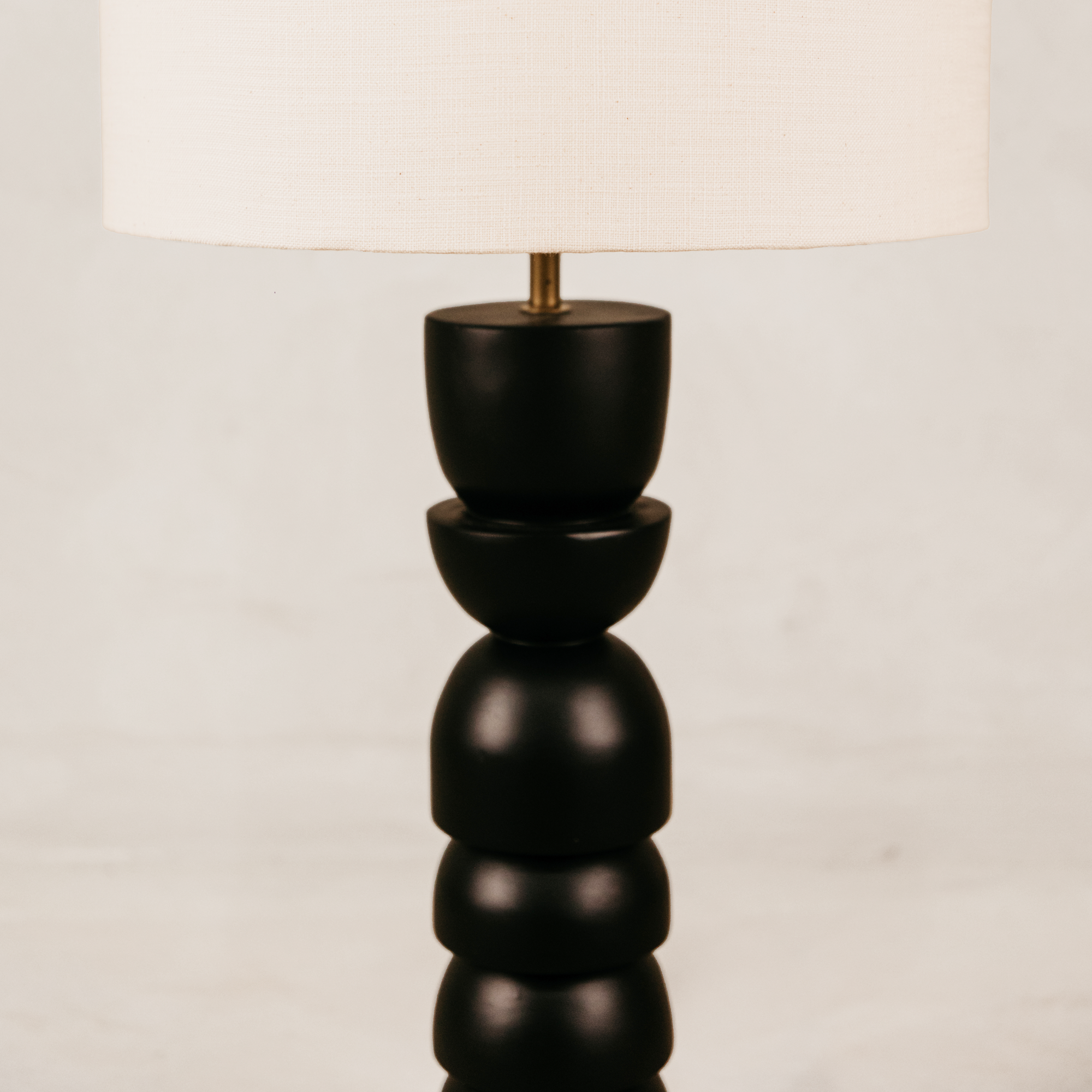 Totem Table Lamp with Natural Linen Shade – Black