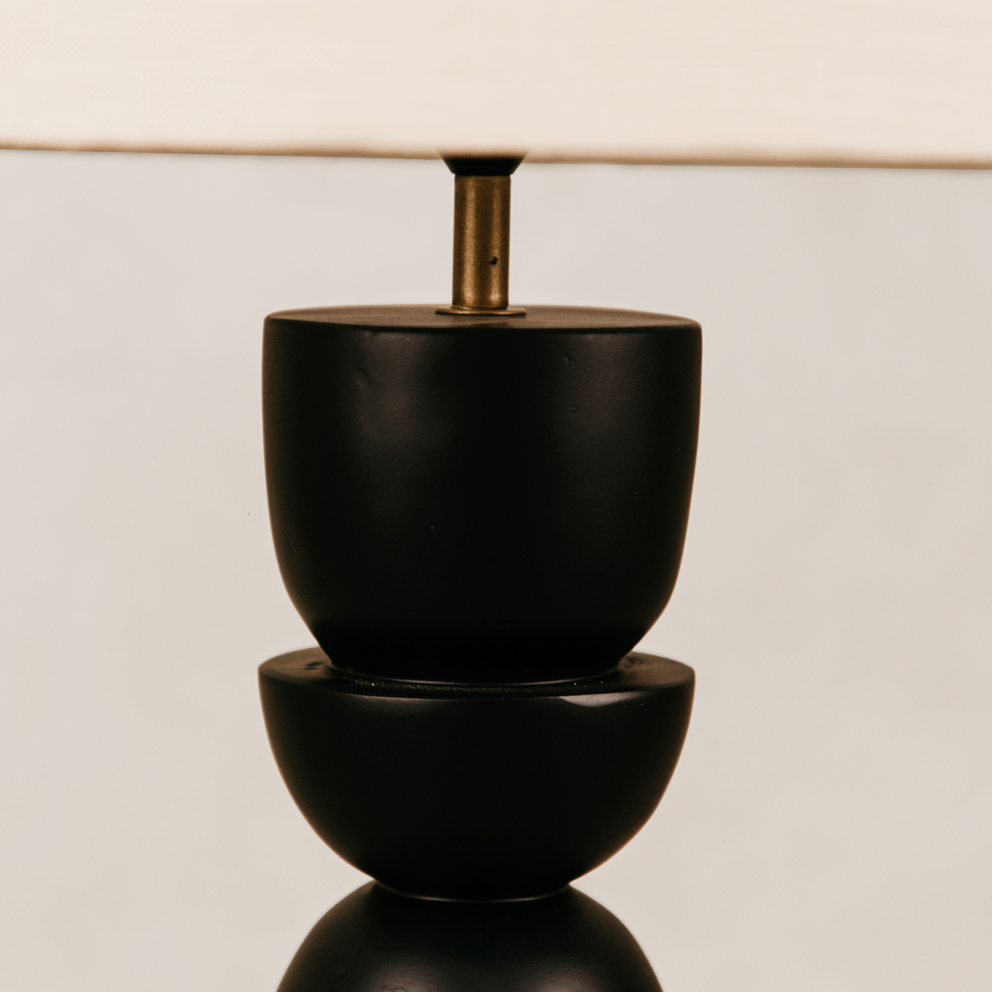Totem Table Lamp with Natural Linen Shade – Black