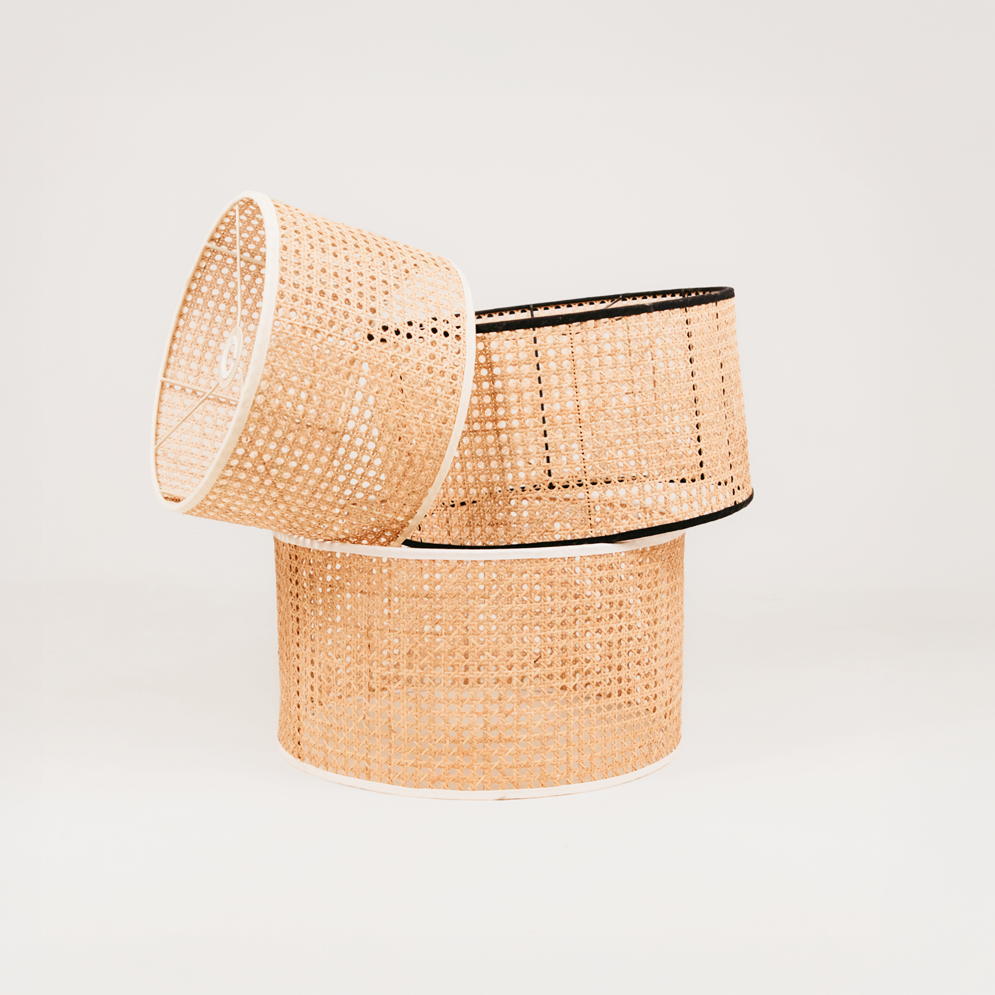 Webbing Rattan Shade – White Binding