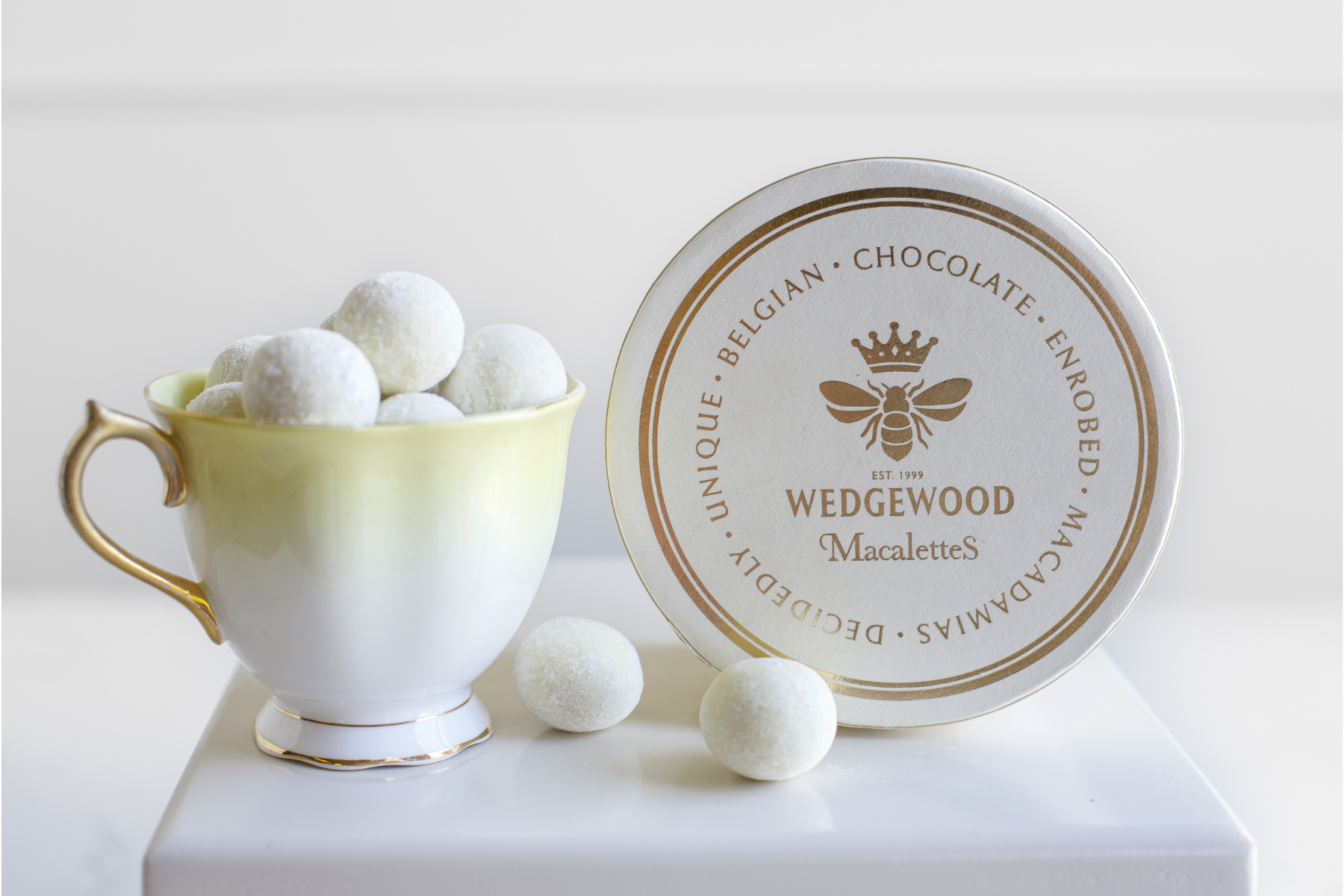White Belgian Chocolate & Sea Salt Wedgewood Macalettes Hat Box