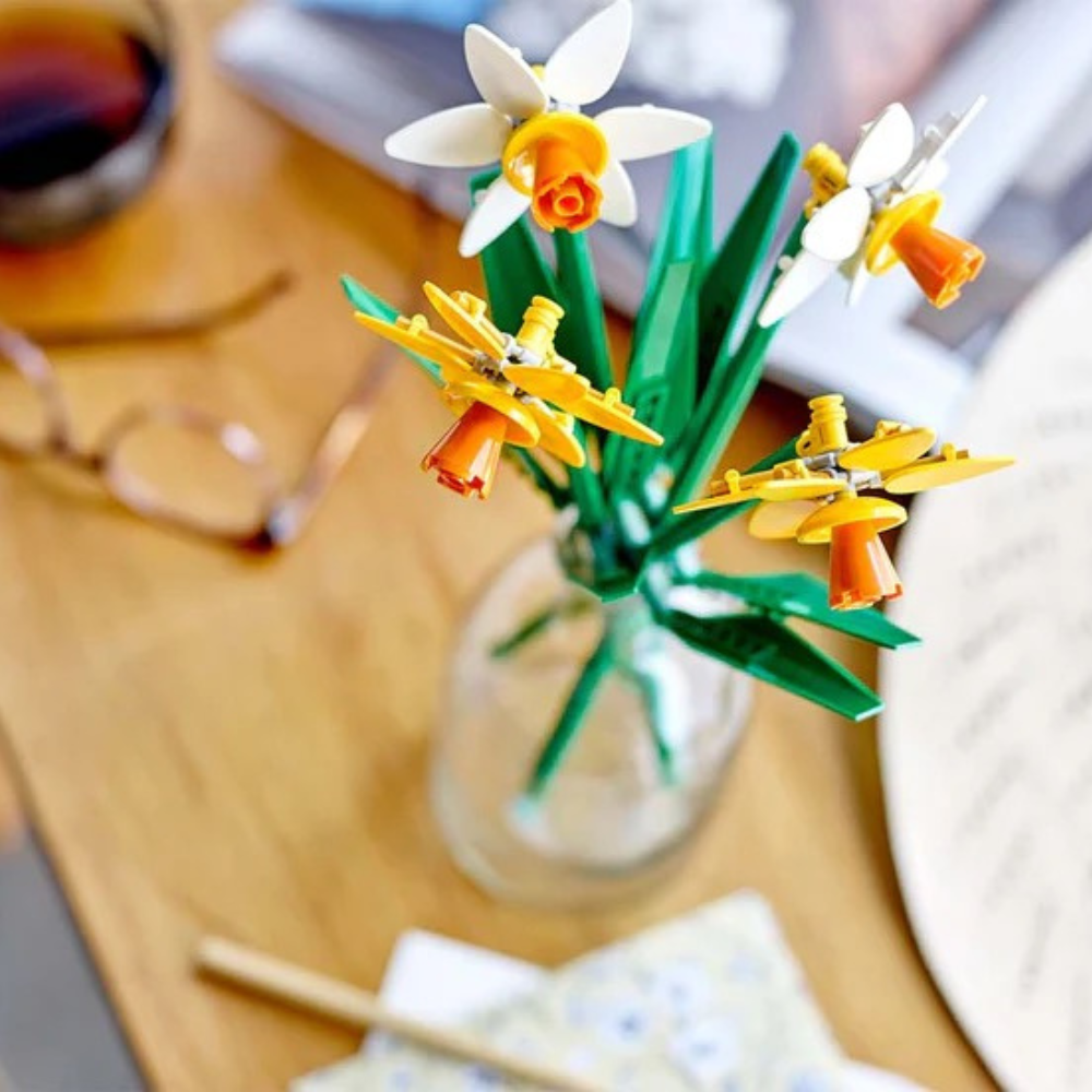 LEGO® Botanicals Daffodils