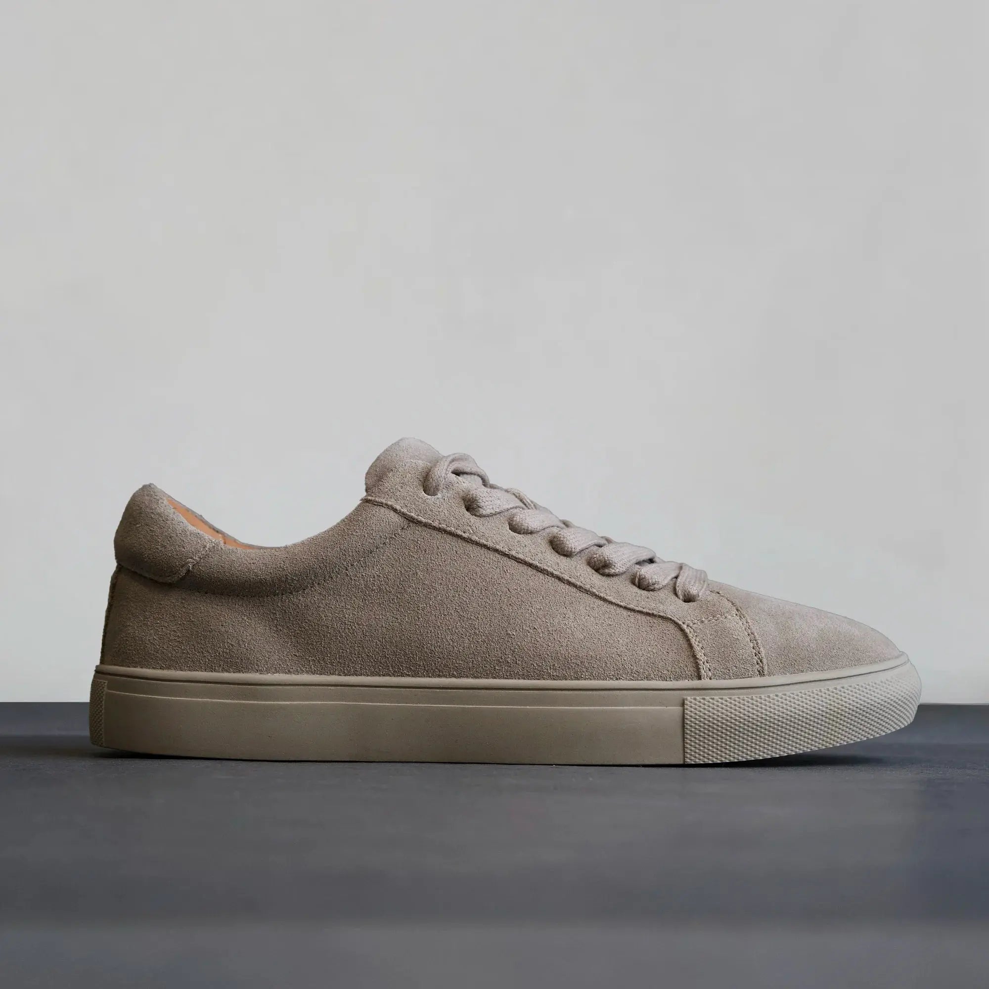 Essential Sneaker Suede Taupe