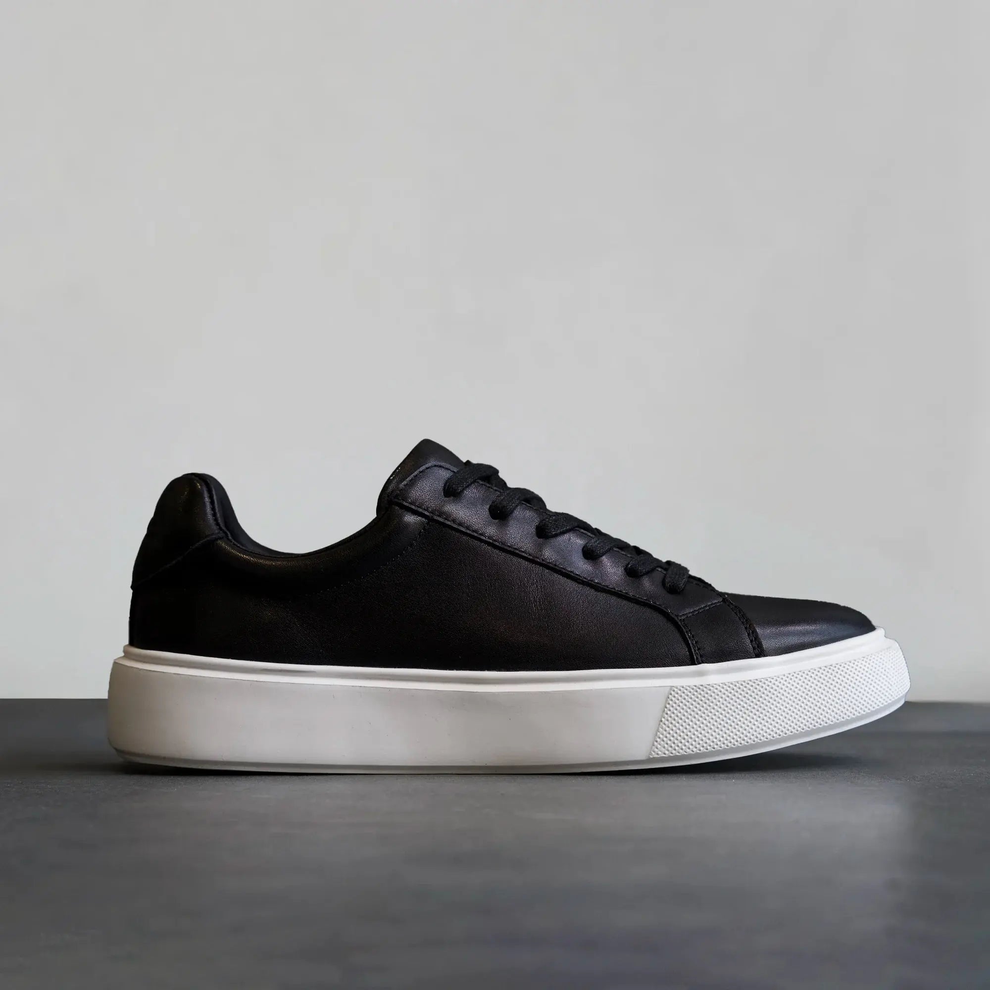 Iconic Sneaker Nappa Leather Black White