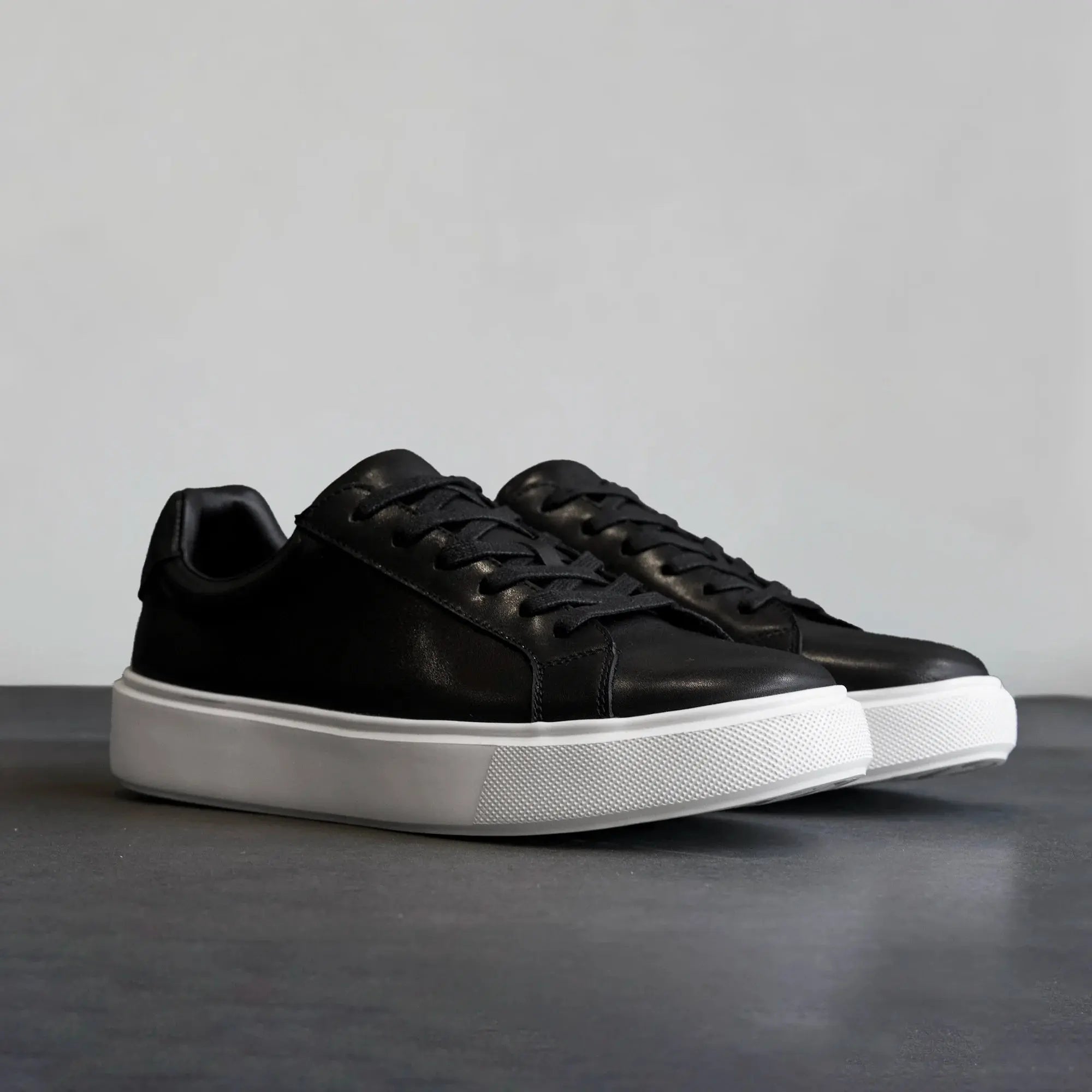 Iconic Sneaker Nappa Leather Black White