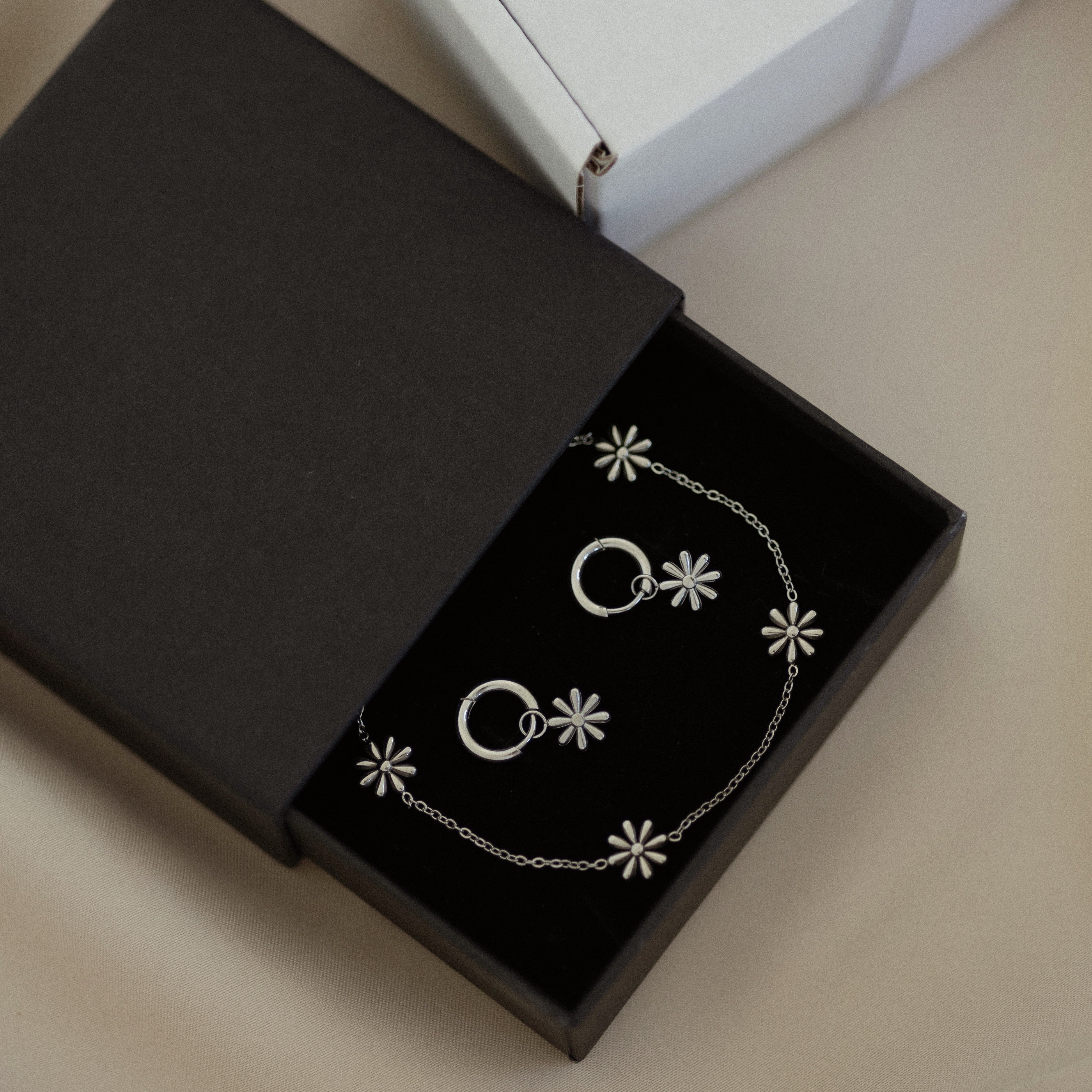 Elsje Dangles Silver